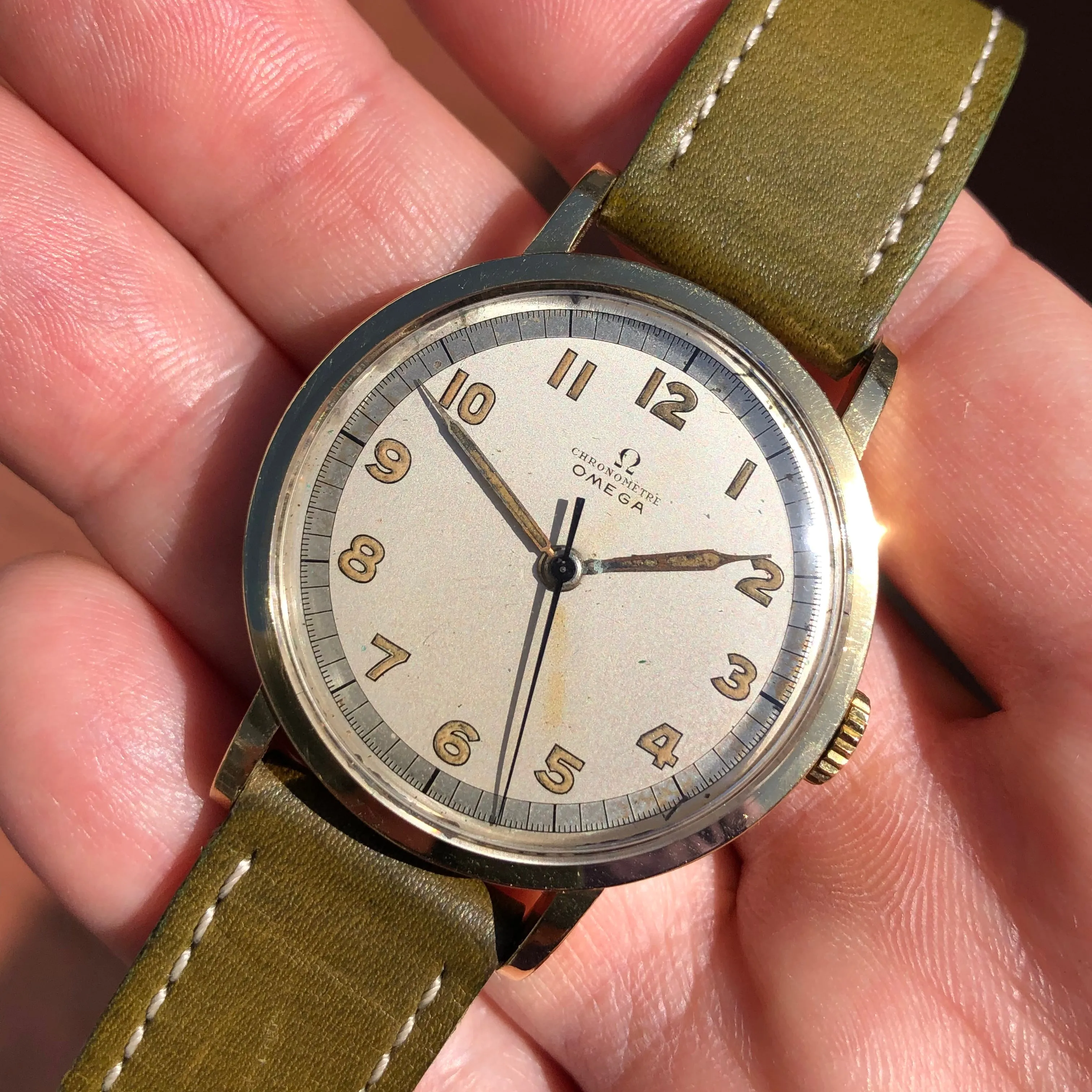 1944 Omega Chronometre 30T2 SC 18K Yellow Gold 35.5mm Original Sector Dial Radium Wristwatch