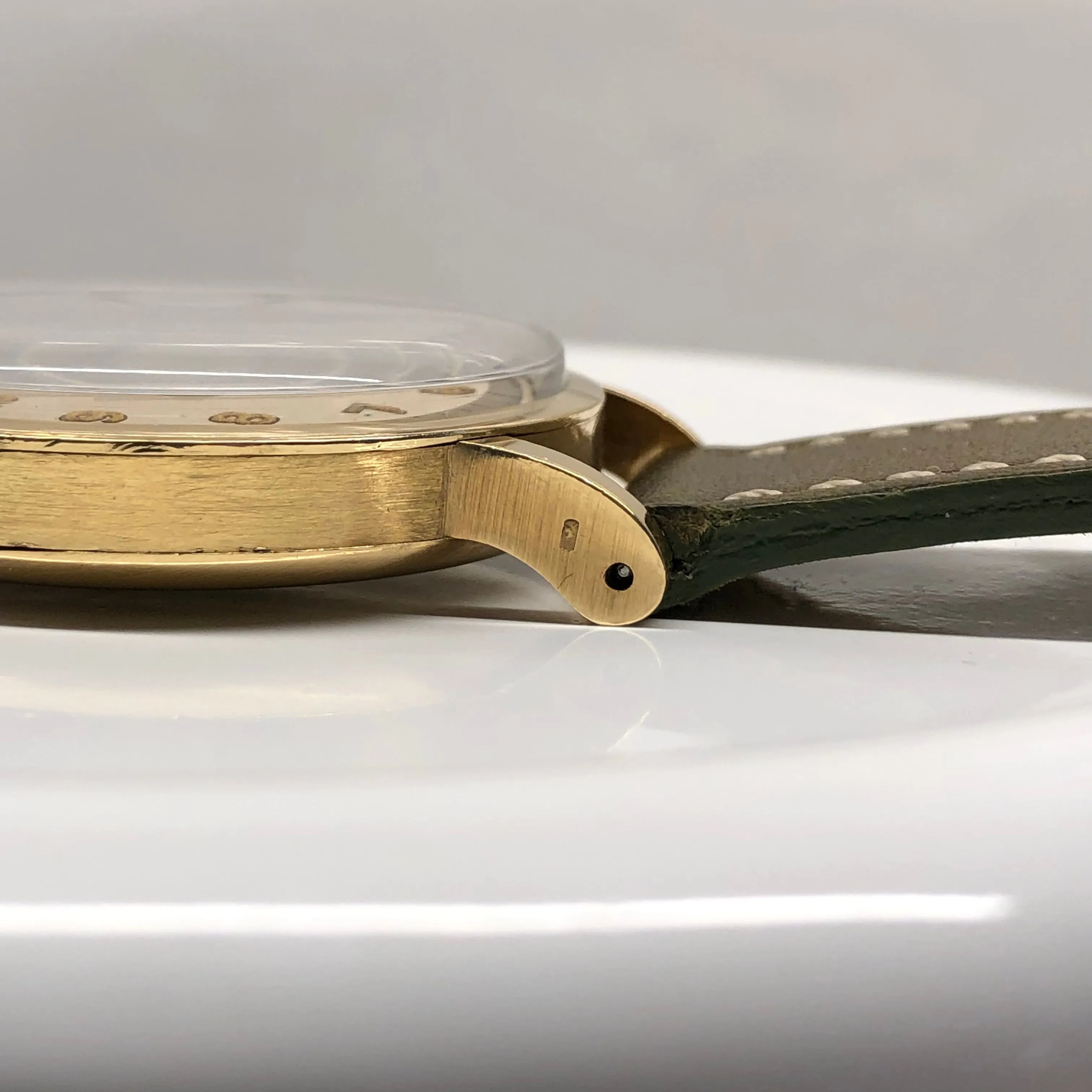 1944 Omega Chronometre 30T2 SC 18K Yellow Gold 35.5mm Original Sector Dial Radium Wristwatch
