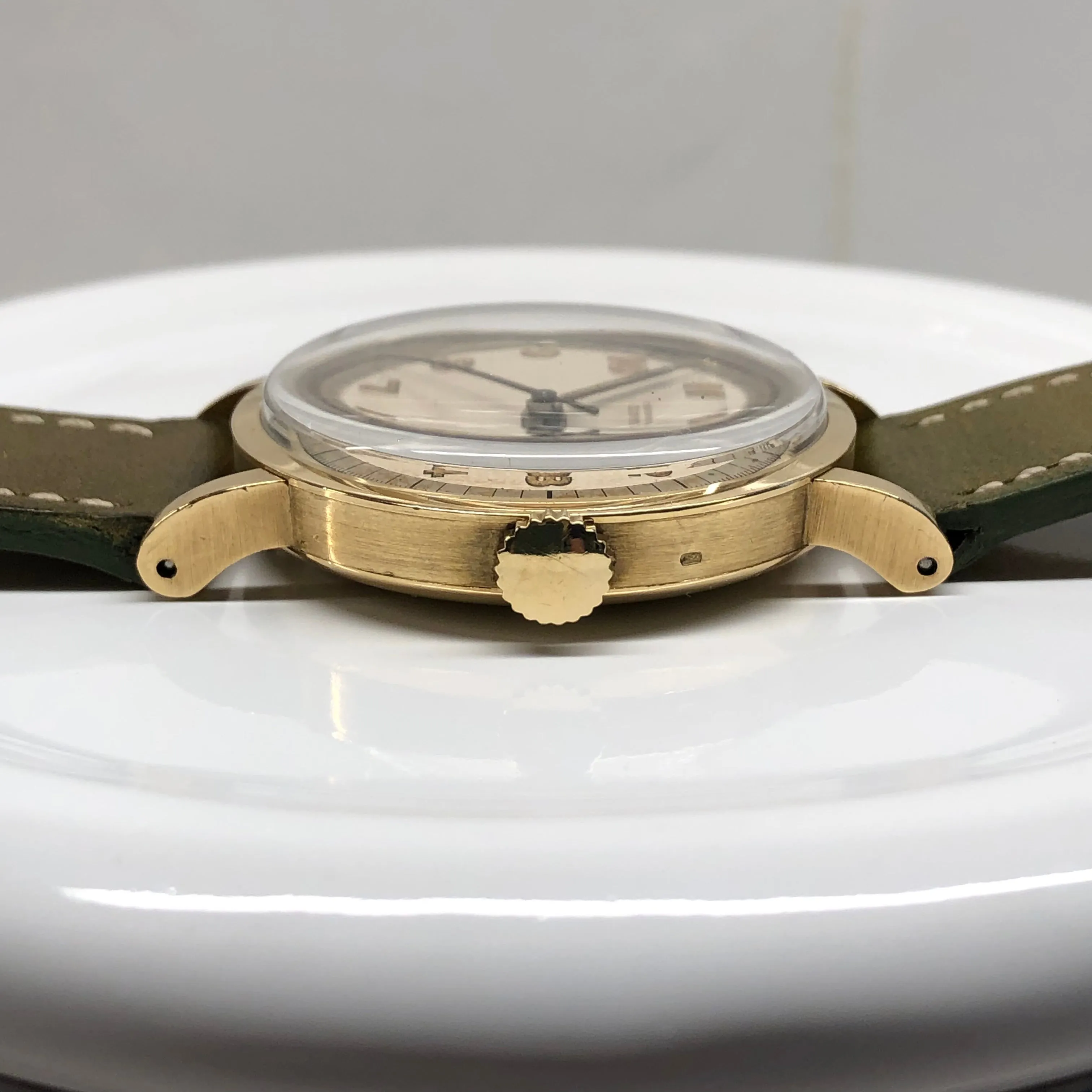 1944 Omega Chronometre 30T2 SC 18K Yellow Gold 35.5mm Original Sector Dial Radium Wristwatch