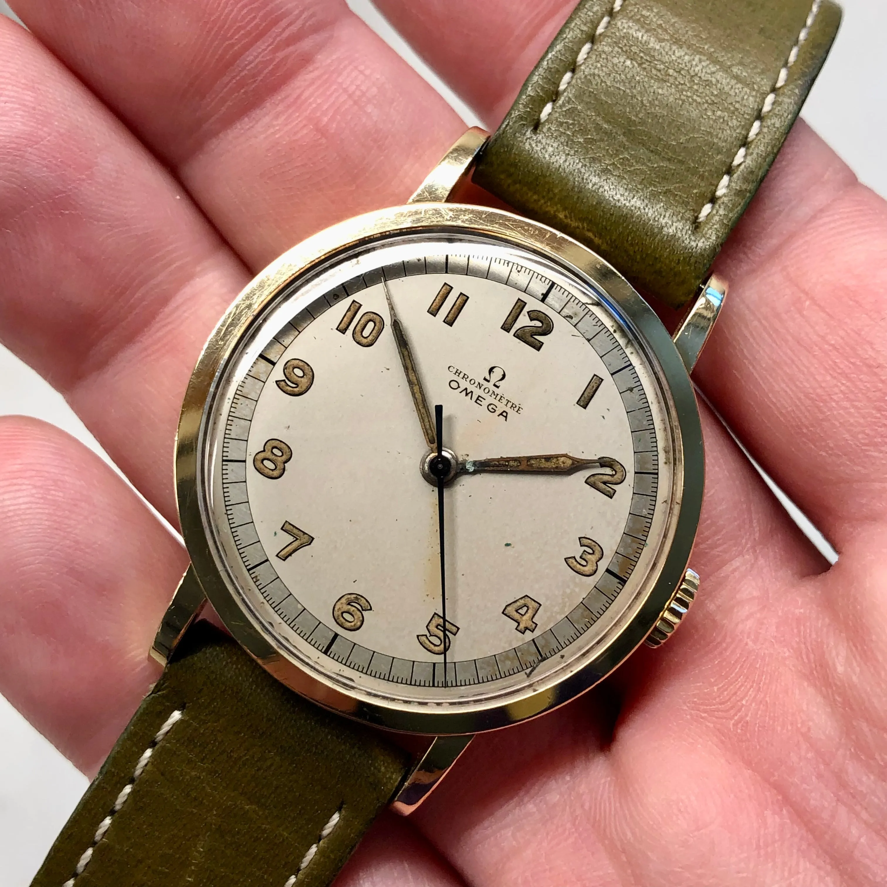 1944 Omega Chronometre 30T2 SC 18K Yellow Gold 35.5mm Original Sector Dial Radium Wristwatch