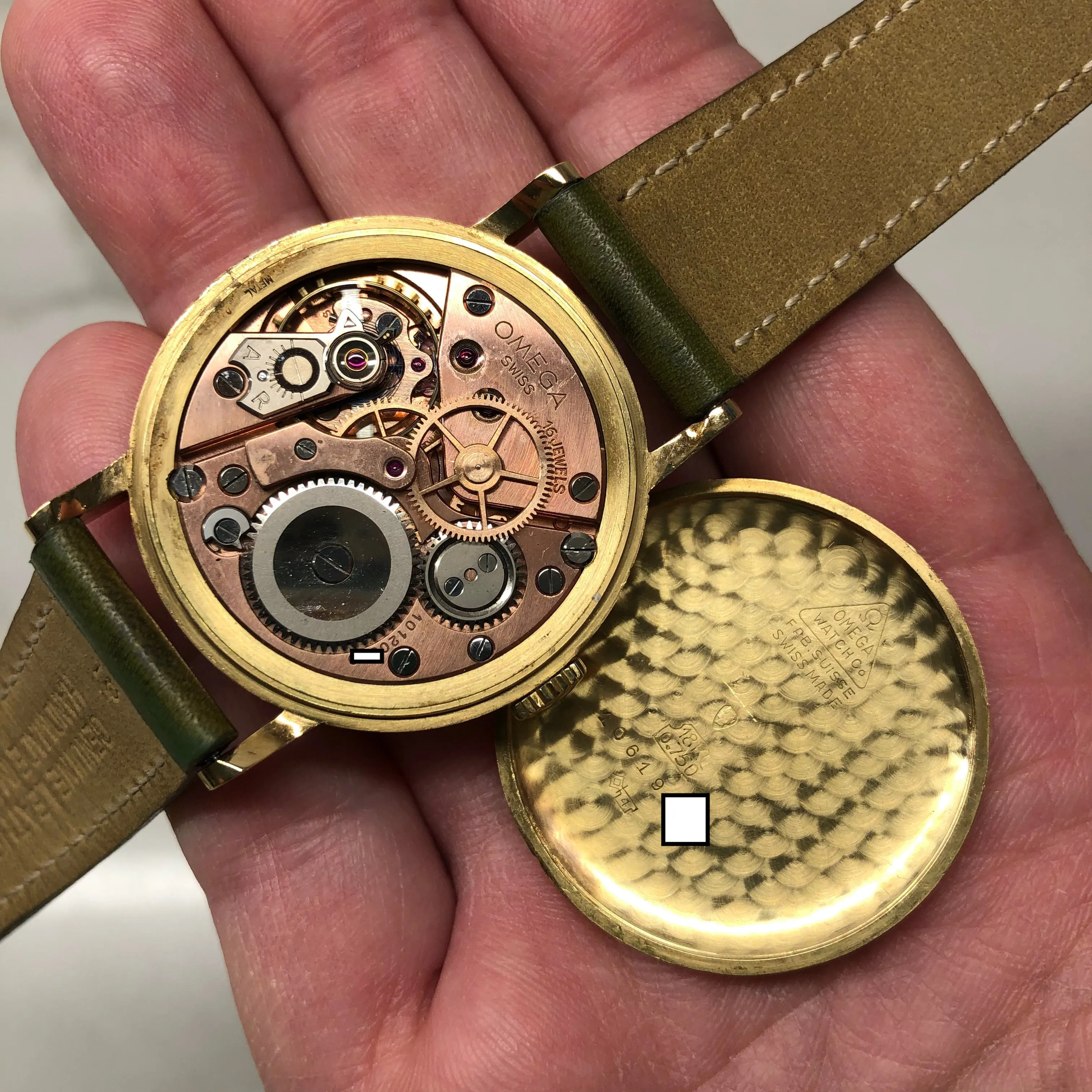 1944 Omega Chronometre 30T2 SC 18K Yellow Gold 35.5mm Original Sector Dial Radium Wristwatch