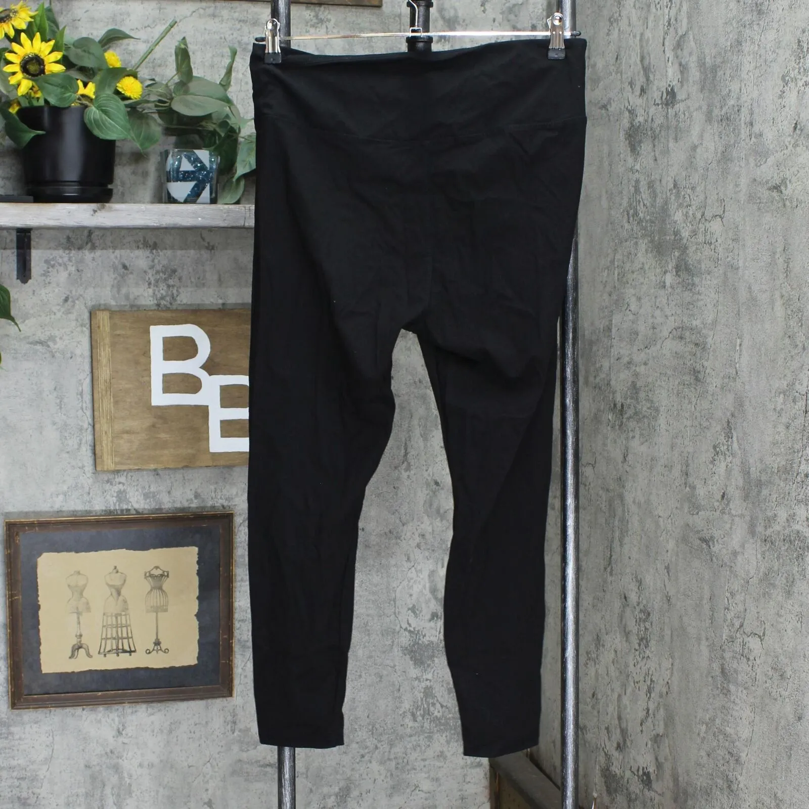 A New Day Women's Crossover V-Waistband Leggings 84115309 Black XL