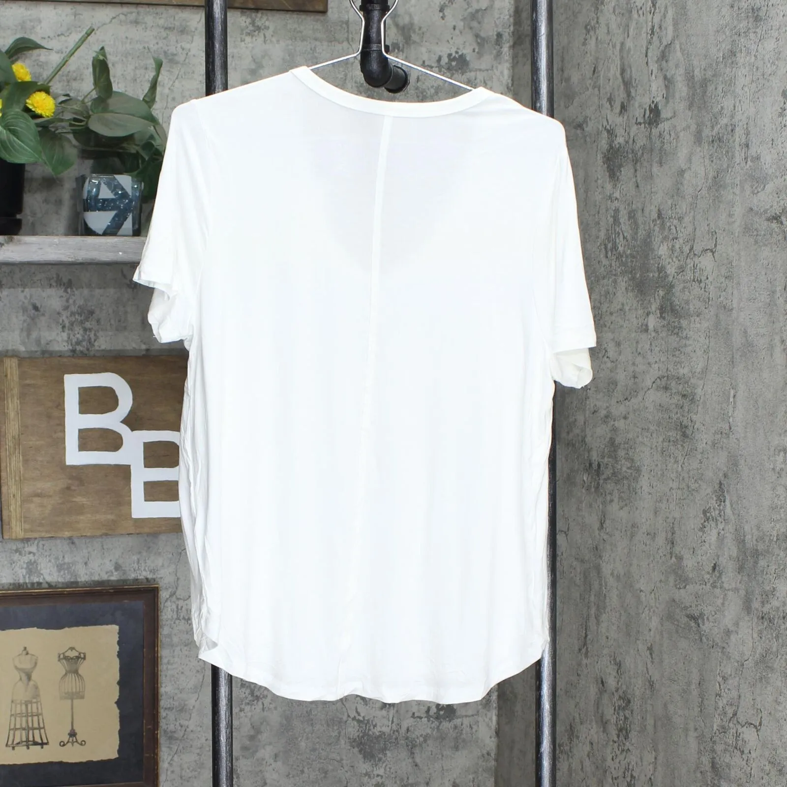 A New Day Women's Slim Fit Short Sleeve Scoop Neck T-Shirt 78120921 White L
