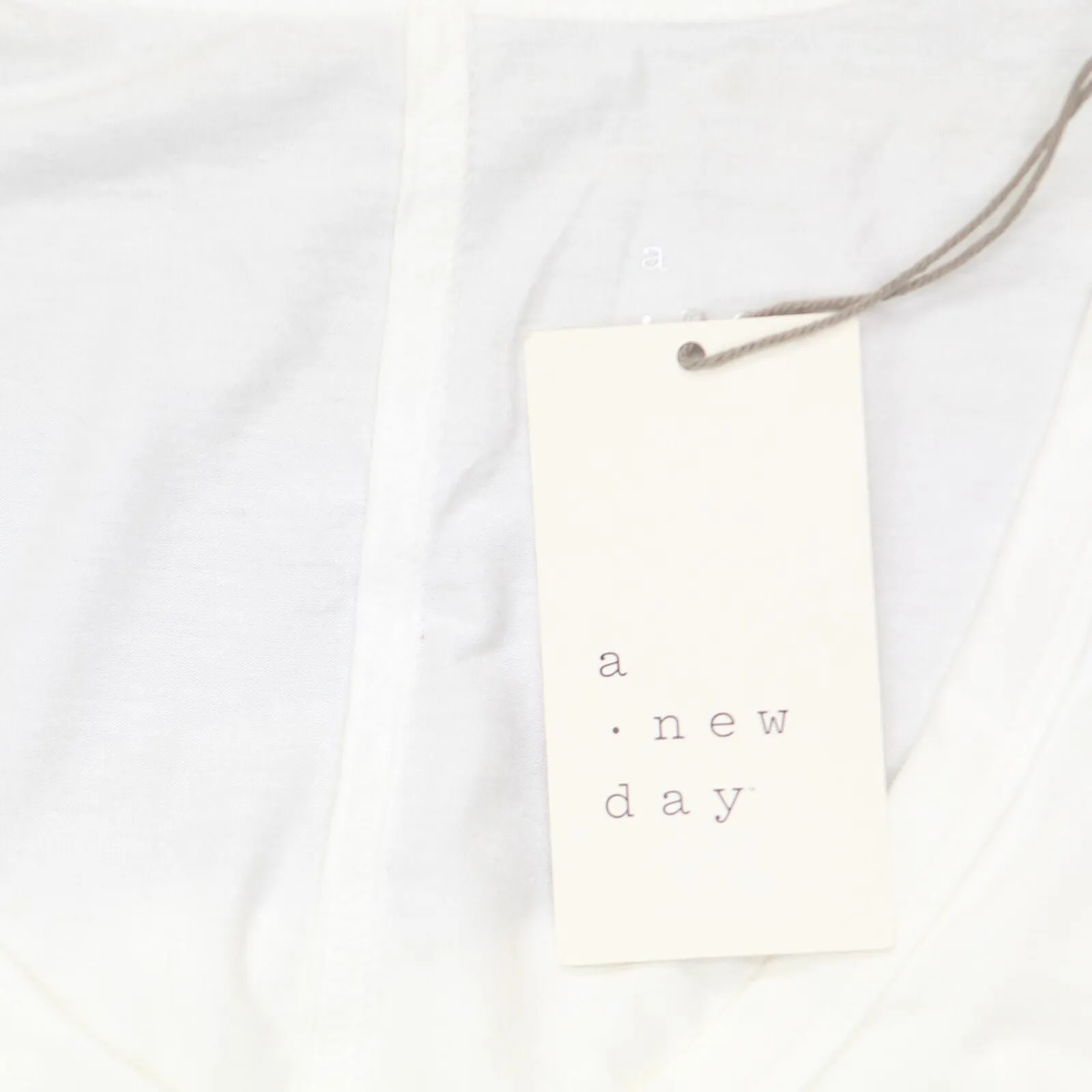 A New Day Women's Slim Fit Short Sleeve Scoop Neck T-Shirt 78120921 White L