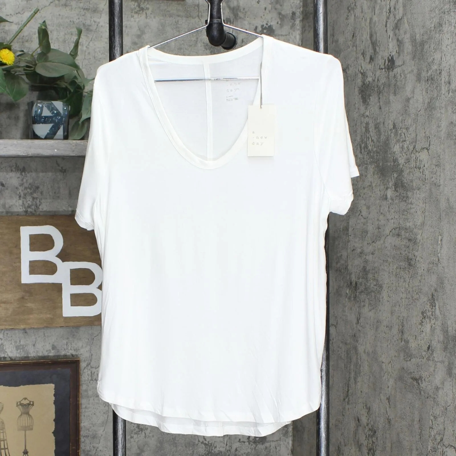 A New Day Women's Slim Fit Short Sleeve Scoop Neck T-Shirt 78120921 White L