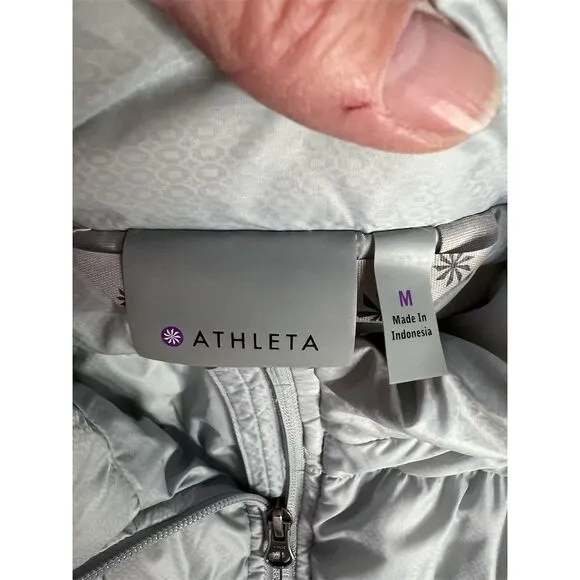 Athleta Women's Silver Puffer Vest M Lightweight Packable Quilted