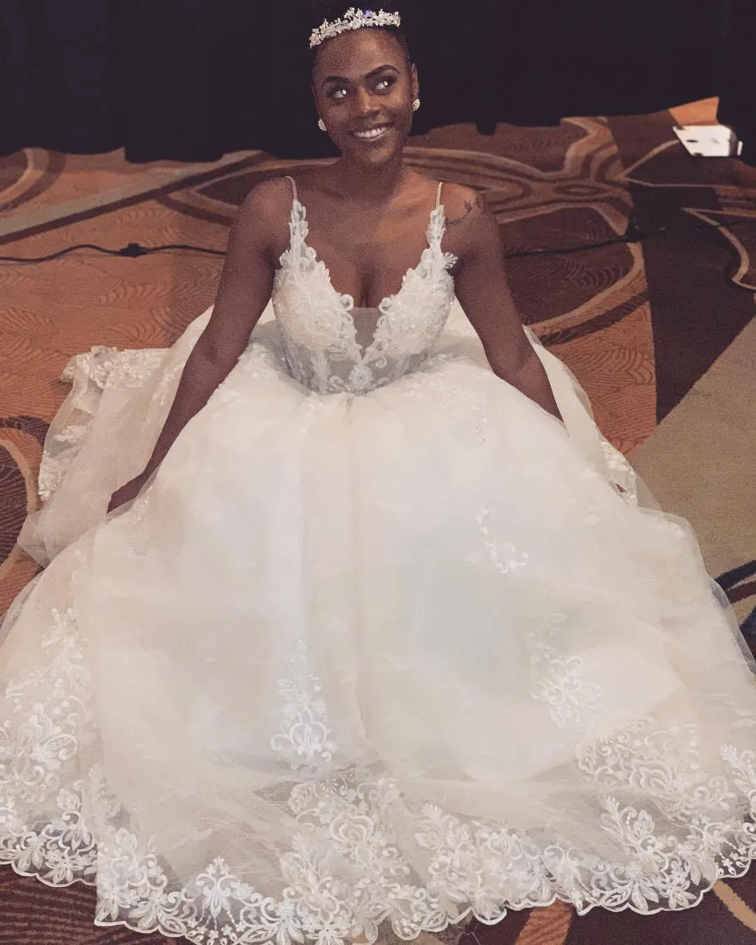 Ball Gown Spaghetti Straps Appliques Beaded Lace Wedding Dress Wedding Gown Bridal Gown OHD219