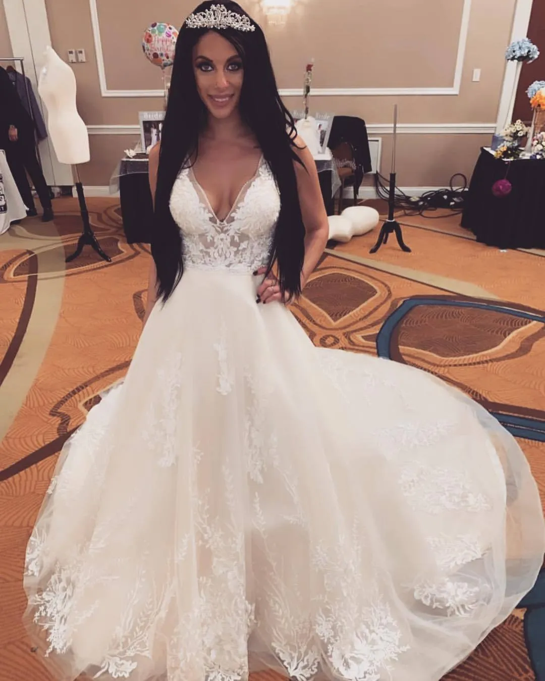 Ball Gown Spaghetti Straps Appliques Beaded Lace Wedding Dress Wedding Gown Bridal Gown OHD219