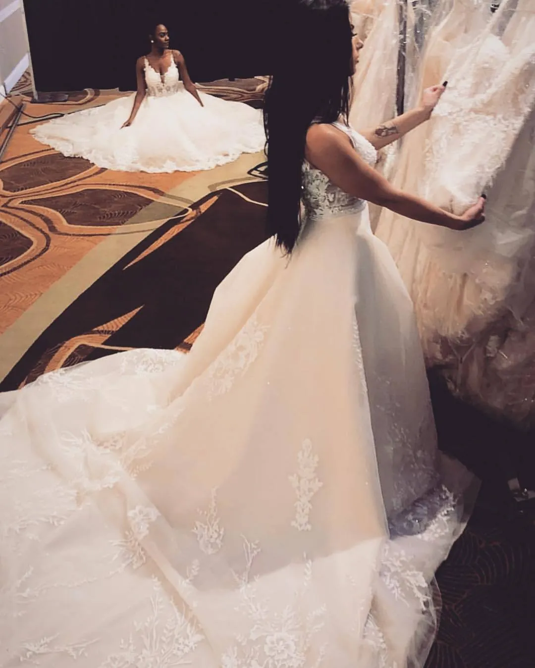 Ball Gown Spaghetti Straps Appliques Beaded Lace Wedding Dress Wedding Gown Bridal Gown OHD219
