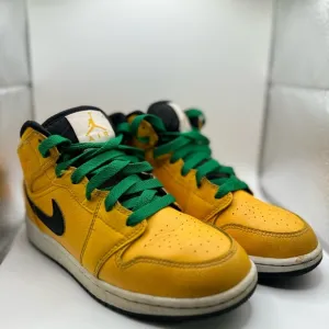 Boys Jordan 1s sz 4Y Excellent condition!