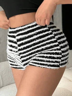 Cherry Vibes: Shorts Ajustados de Rayas para Mujer en