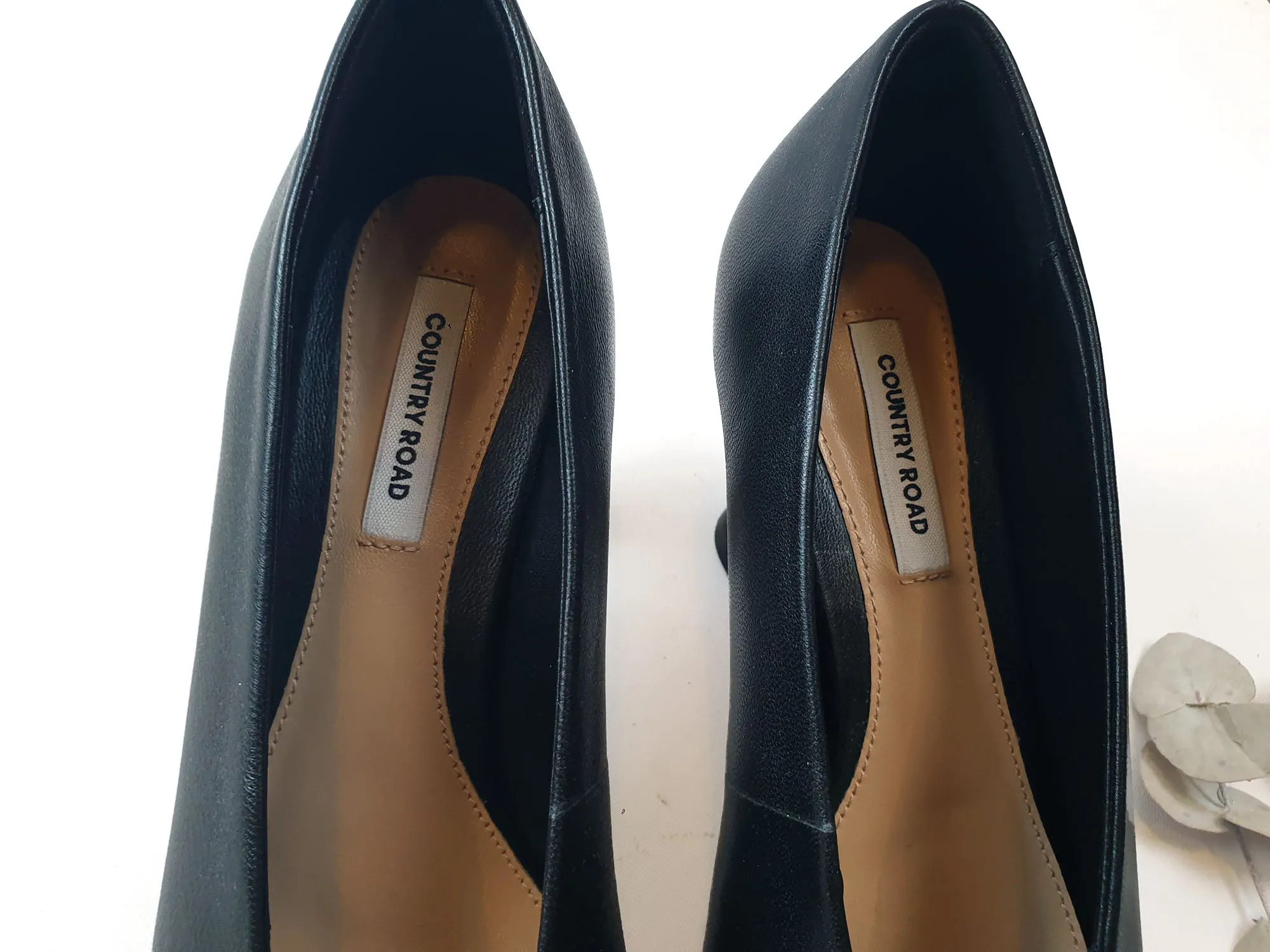 Country Road black all leather court shoes size 38