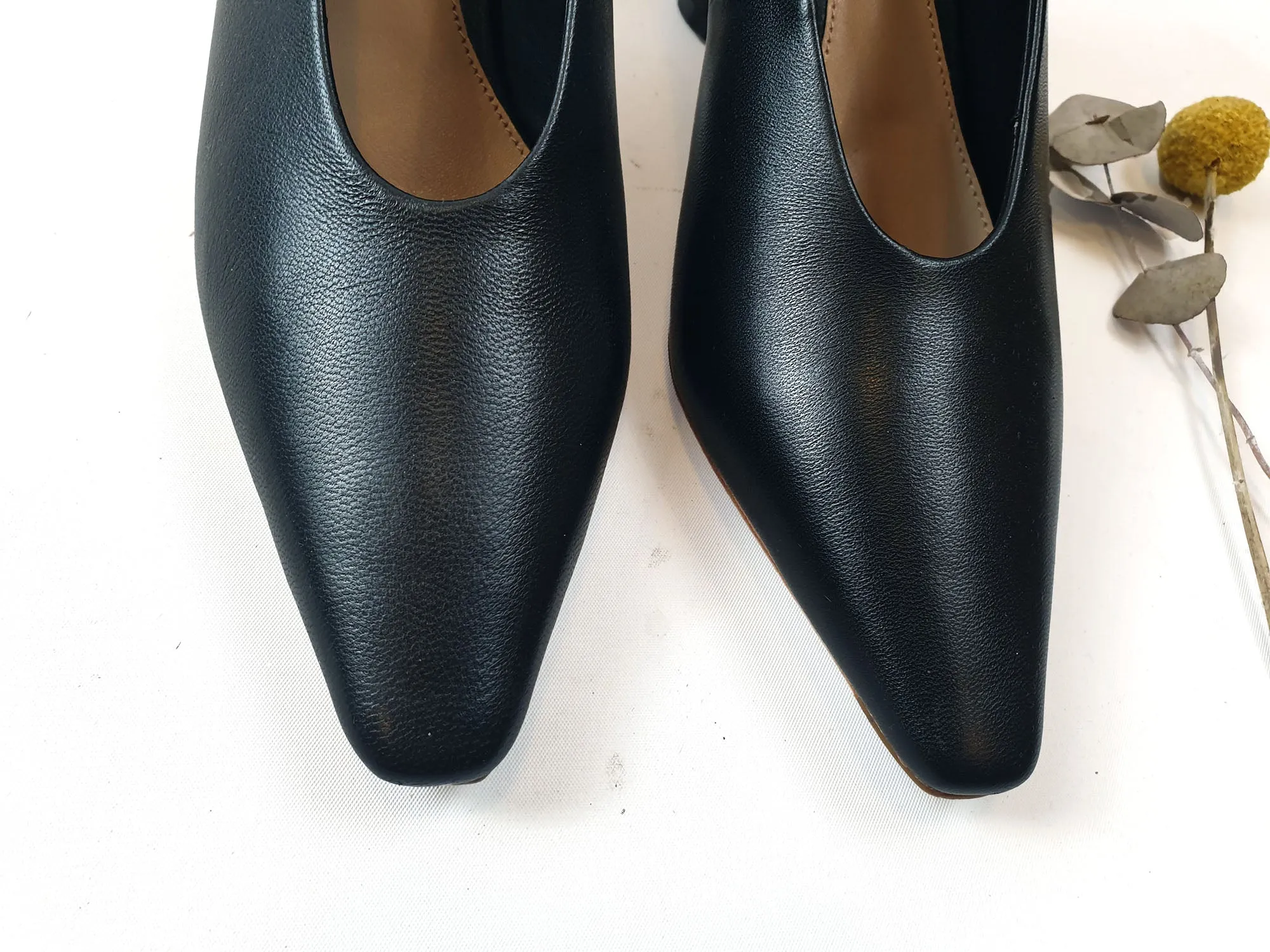 Country Road black all leather court shoes size 38