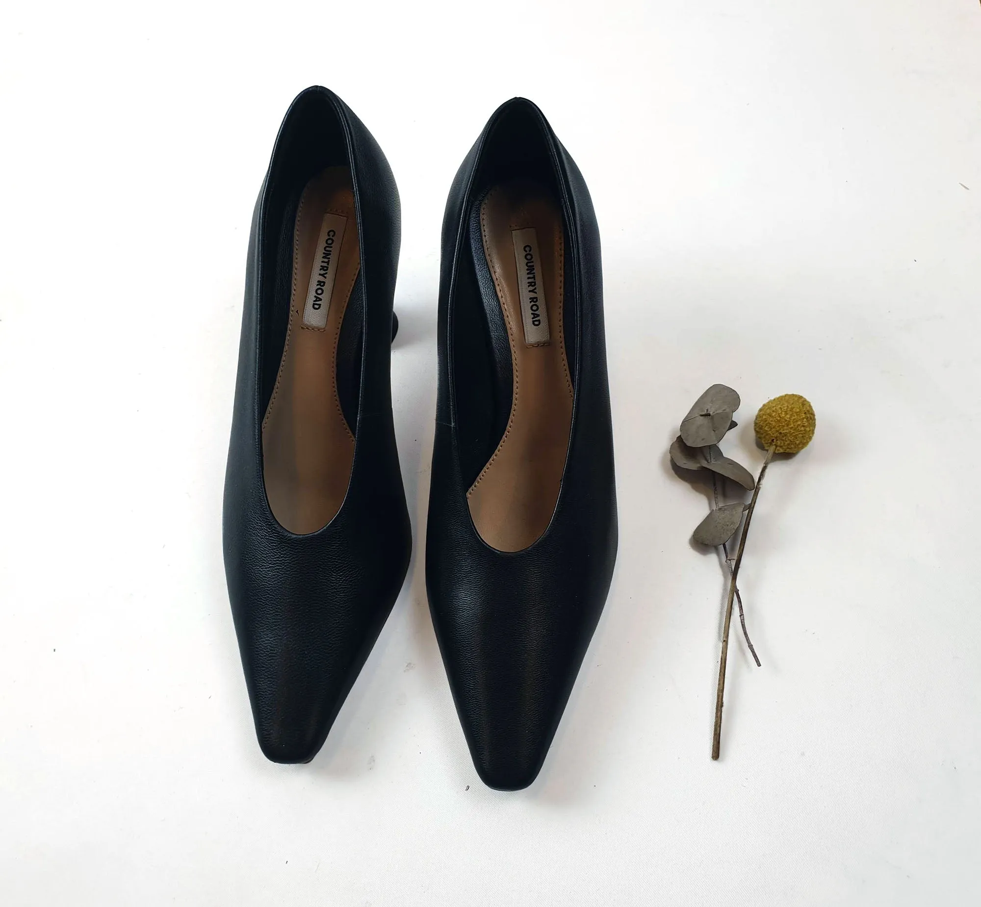 Country Road black all leather court shoes size 38