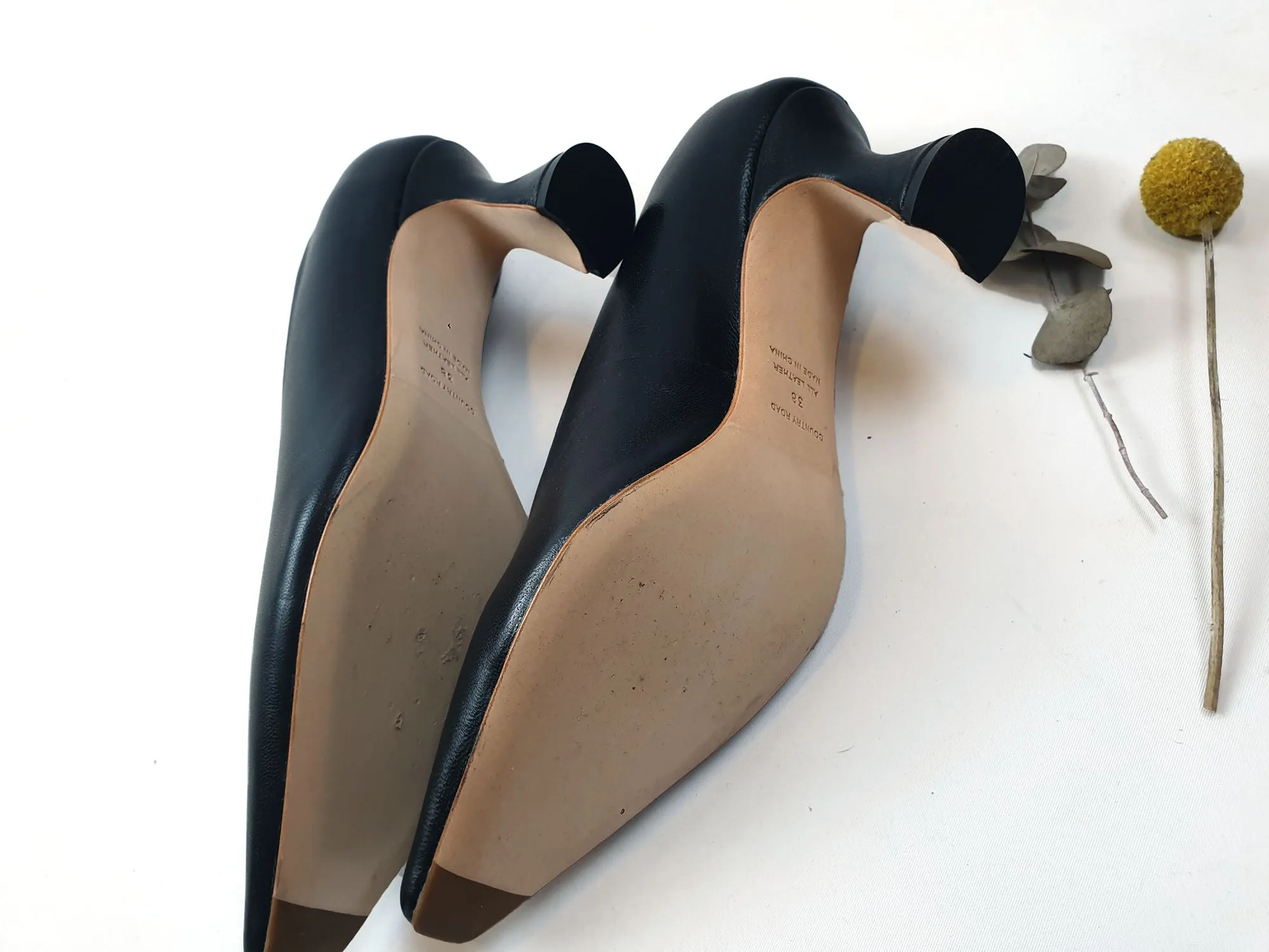 Country Road black all leather court shoes size 38