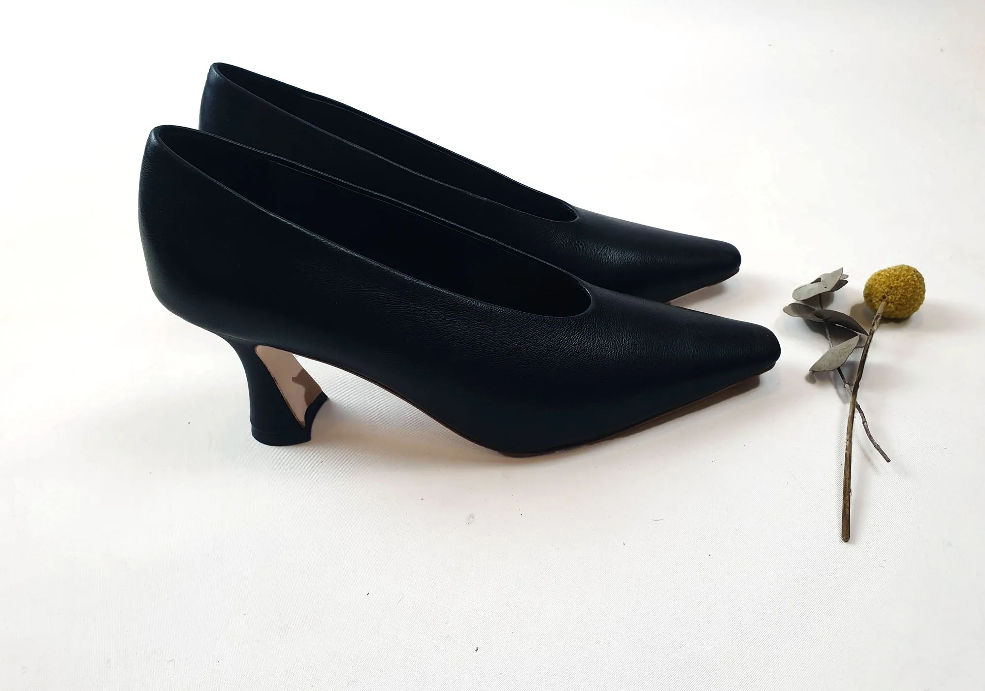 Country Road black all leather court shoes size 38