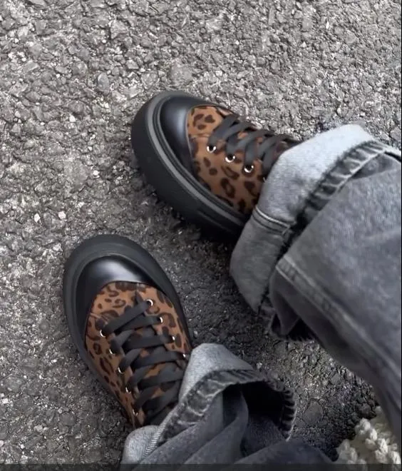 Fashionable leopard print soft-soled shoes