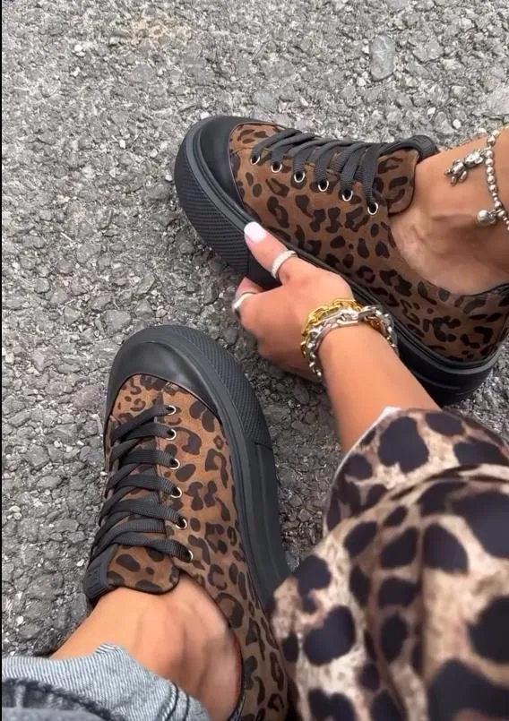 Fashionable leopard print soft-soled shoes
