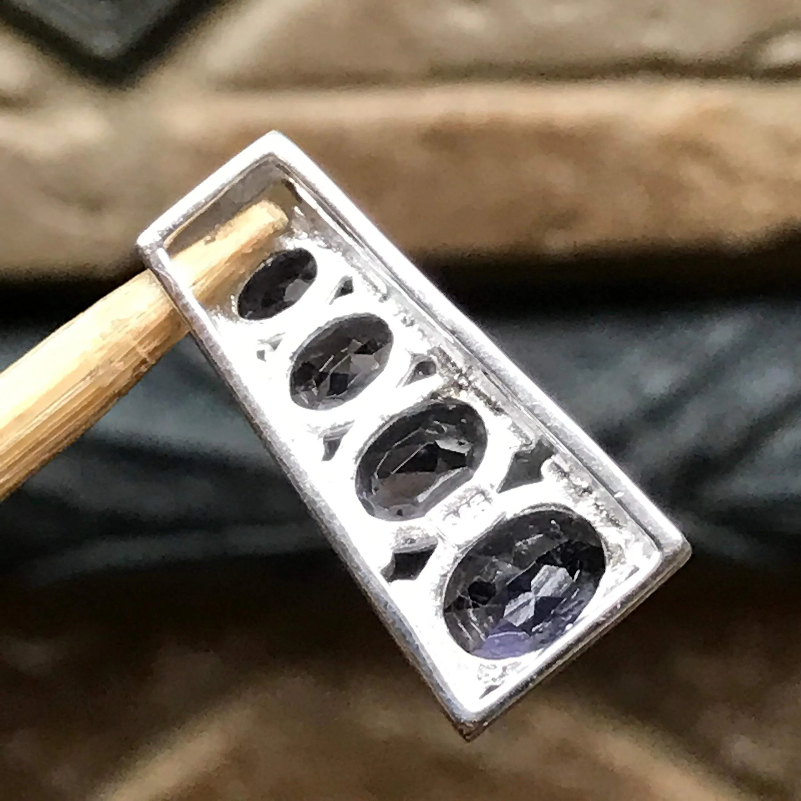 Genuine 2ct Iolite 925 Solid Sterling Silver Pendant 20mm