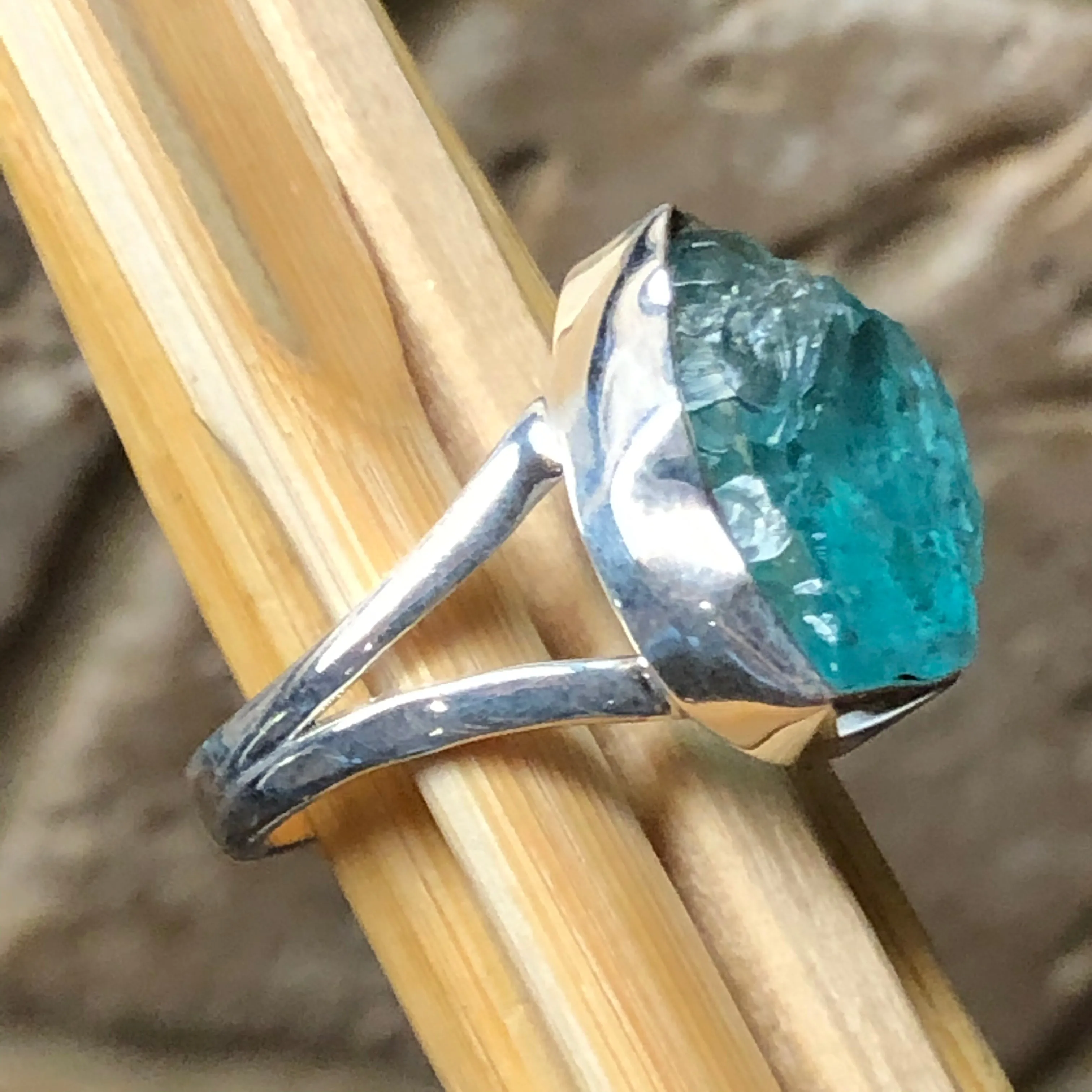 Genuine Neon Blue Apatite 925 Solid Sterling Silver Ring Size 9