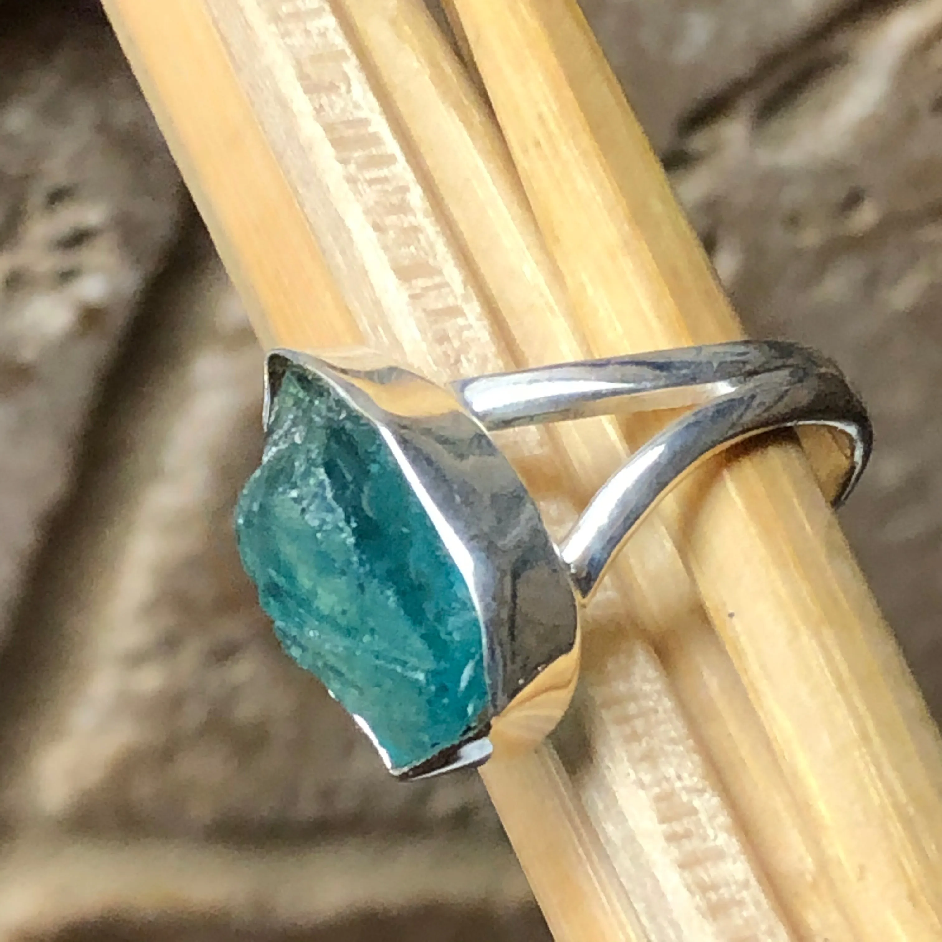 Genuine Neon Blue Apatite 925 Solid Sterling Silver Ring Size 9