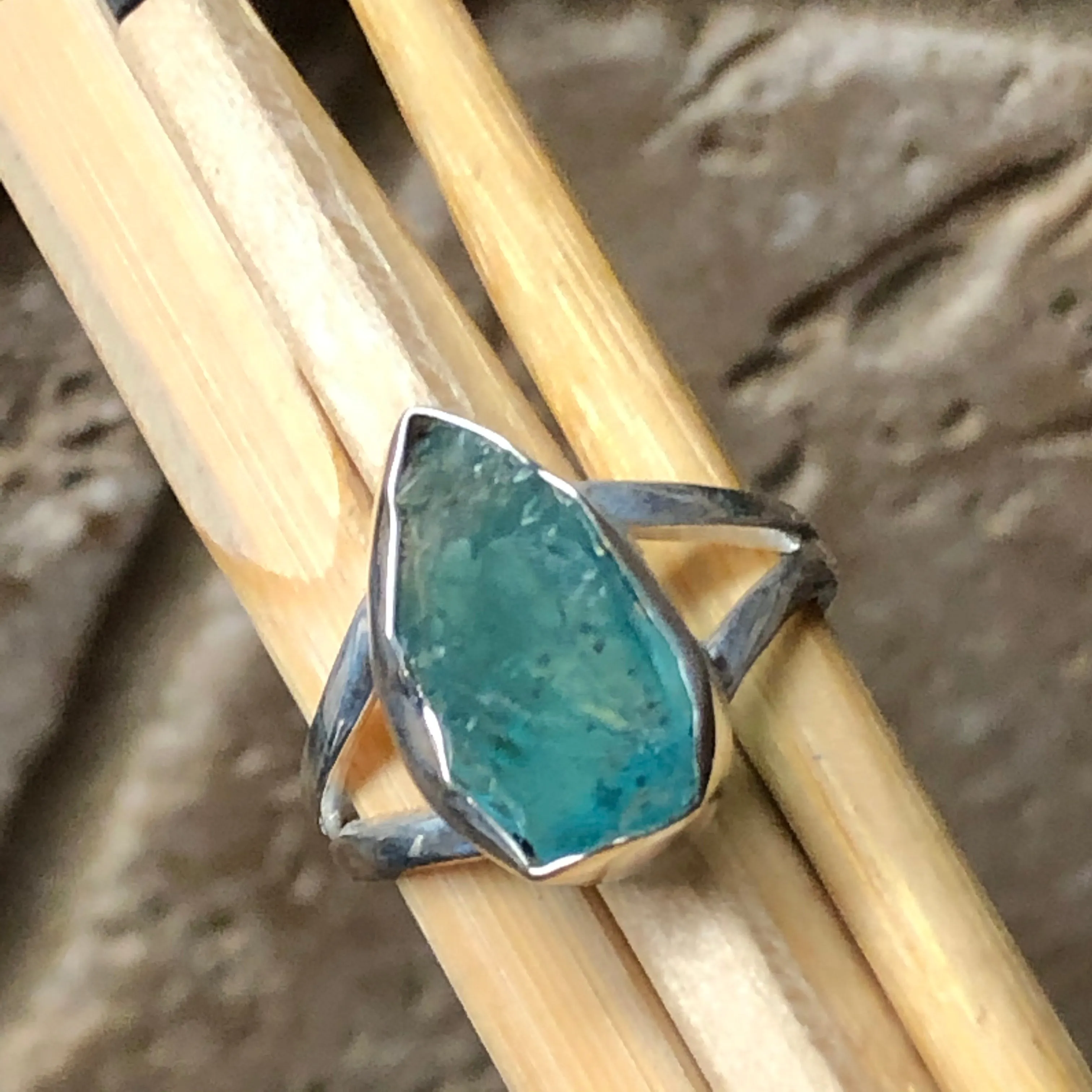 Genuine Neon Blue Apatite 925 Solid Sterling Silver Ring Size 9