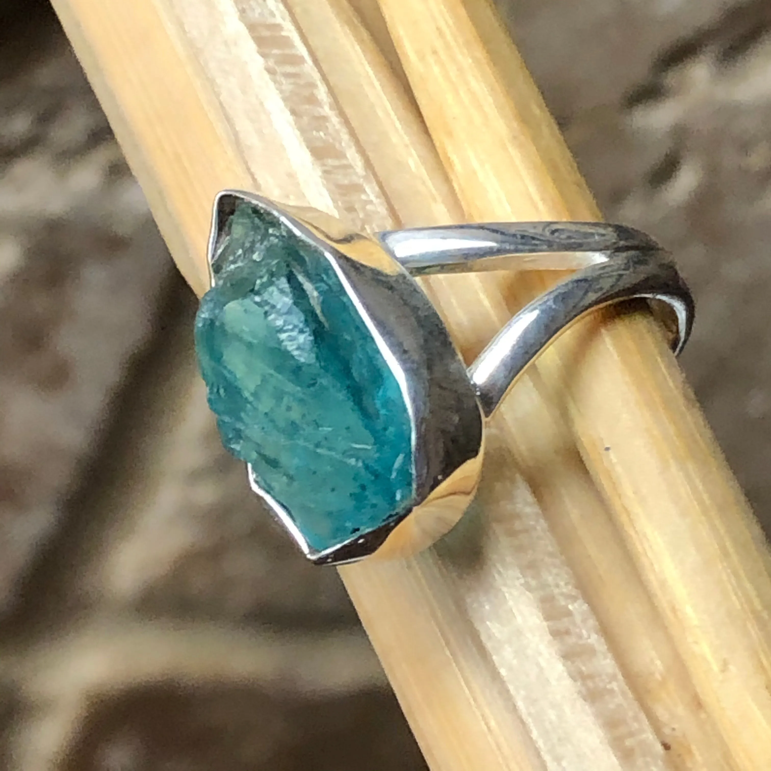 Genuine Neon Blue Apatite 925 Solid Sterling Silver Ring Size 9