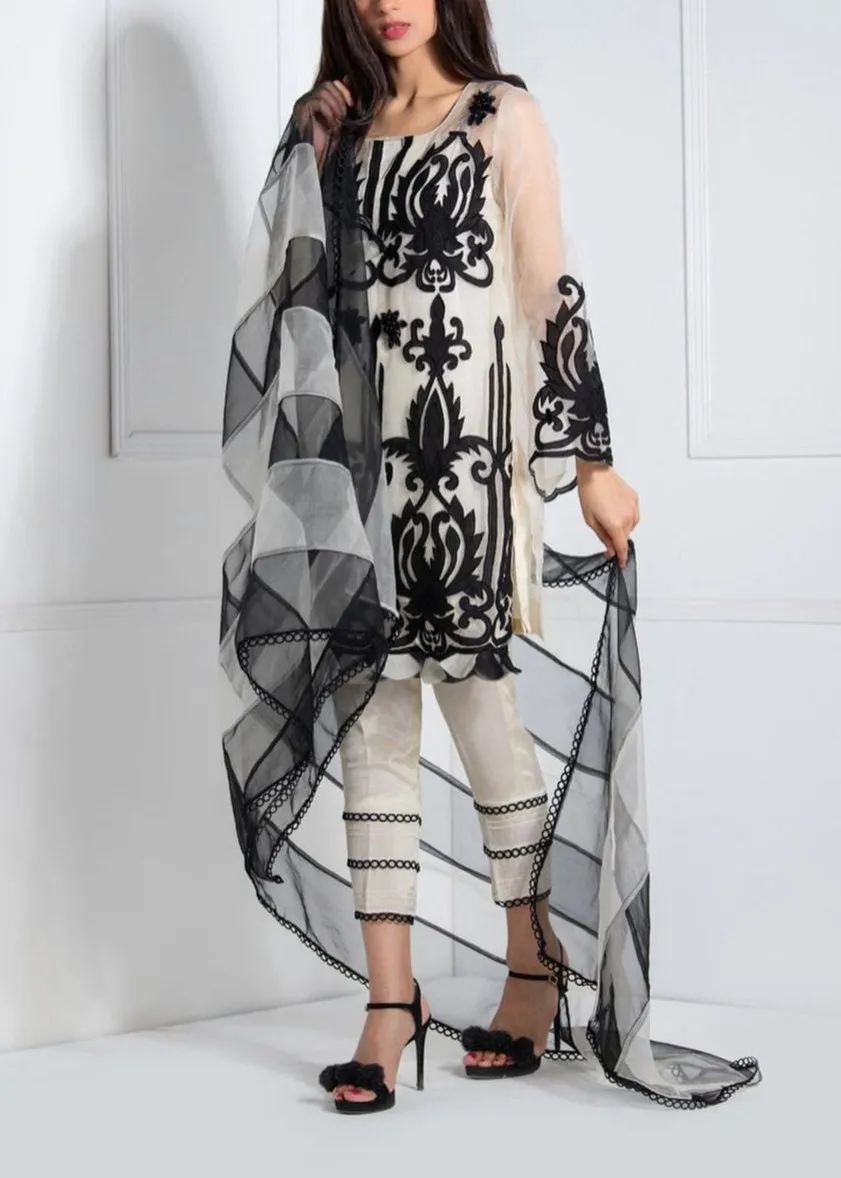 Grace W552-Embroidered 3pc Organza dress With Printed Organza Duppata.