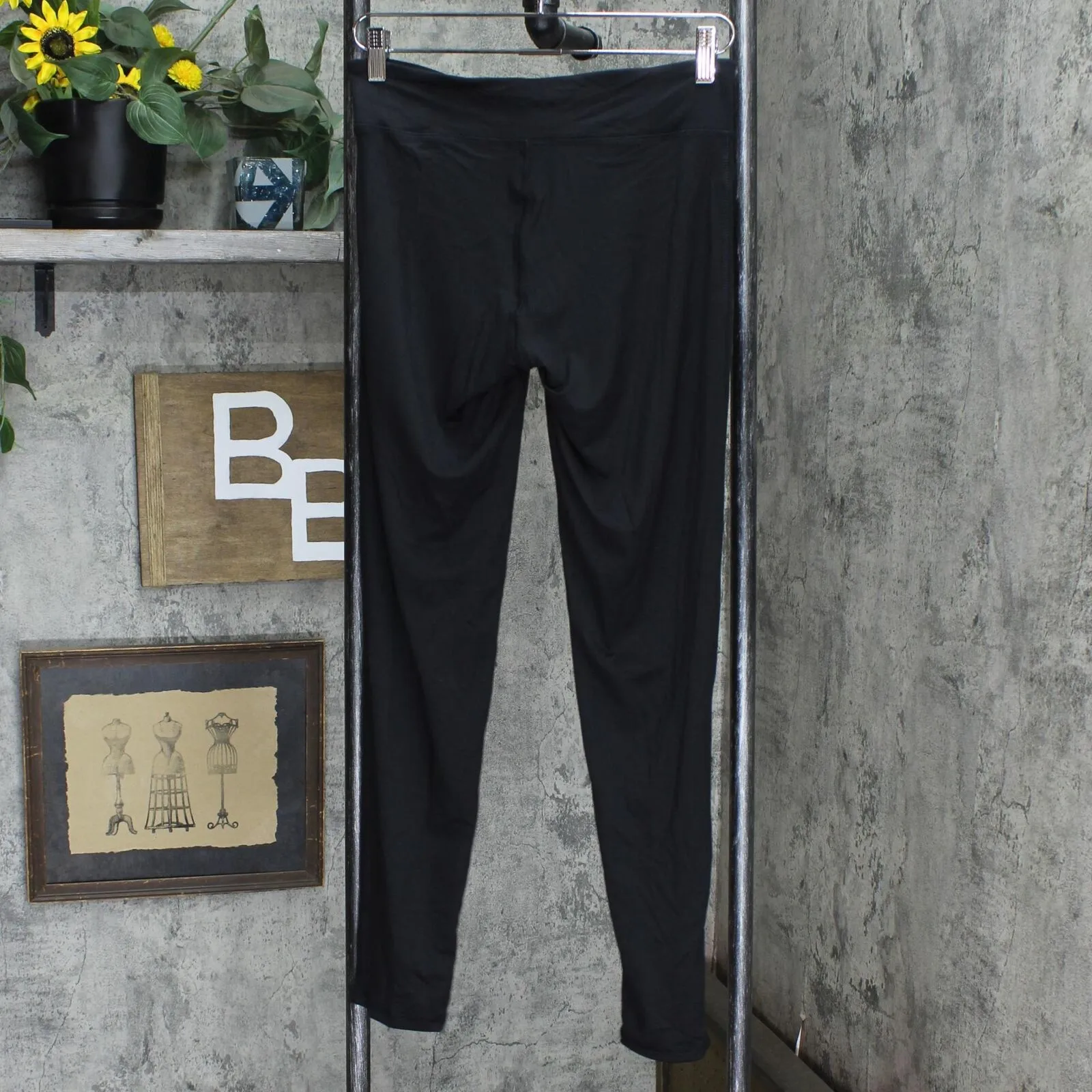 Hanes Premium Women's Opaque Leggings. 01750 01750 Black M