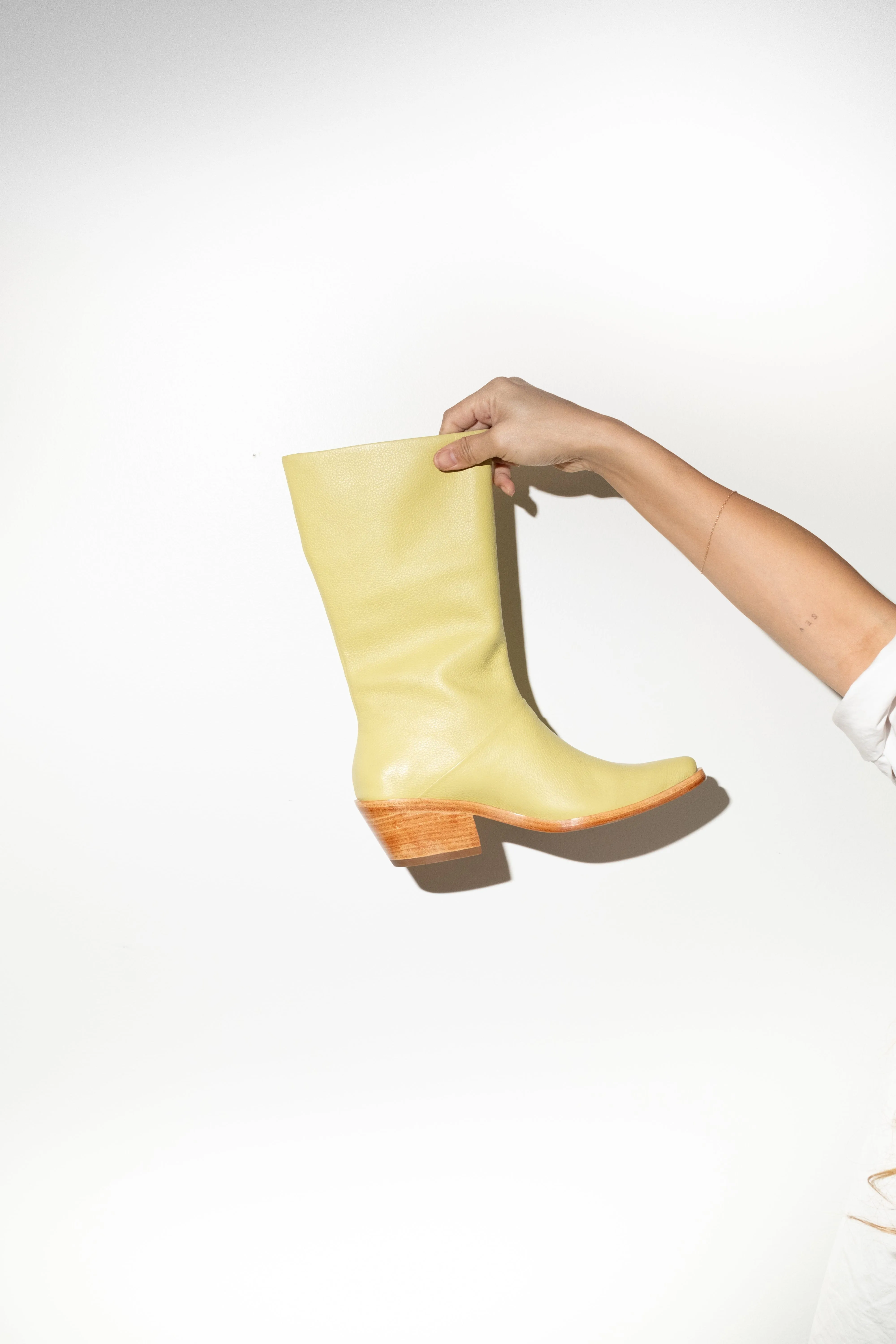 Jackie Boot in Limon