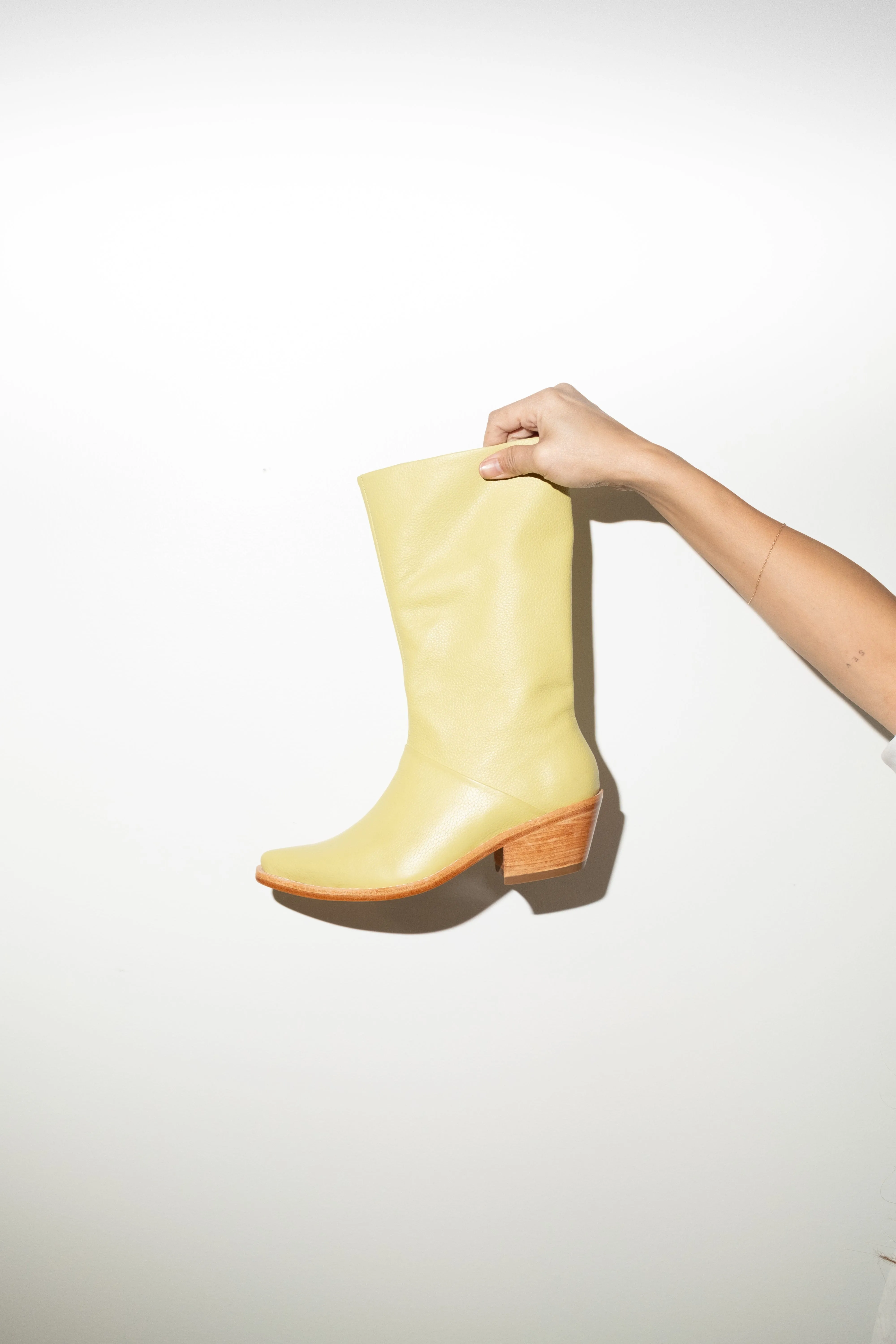 Jackie Boot in Limon