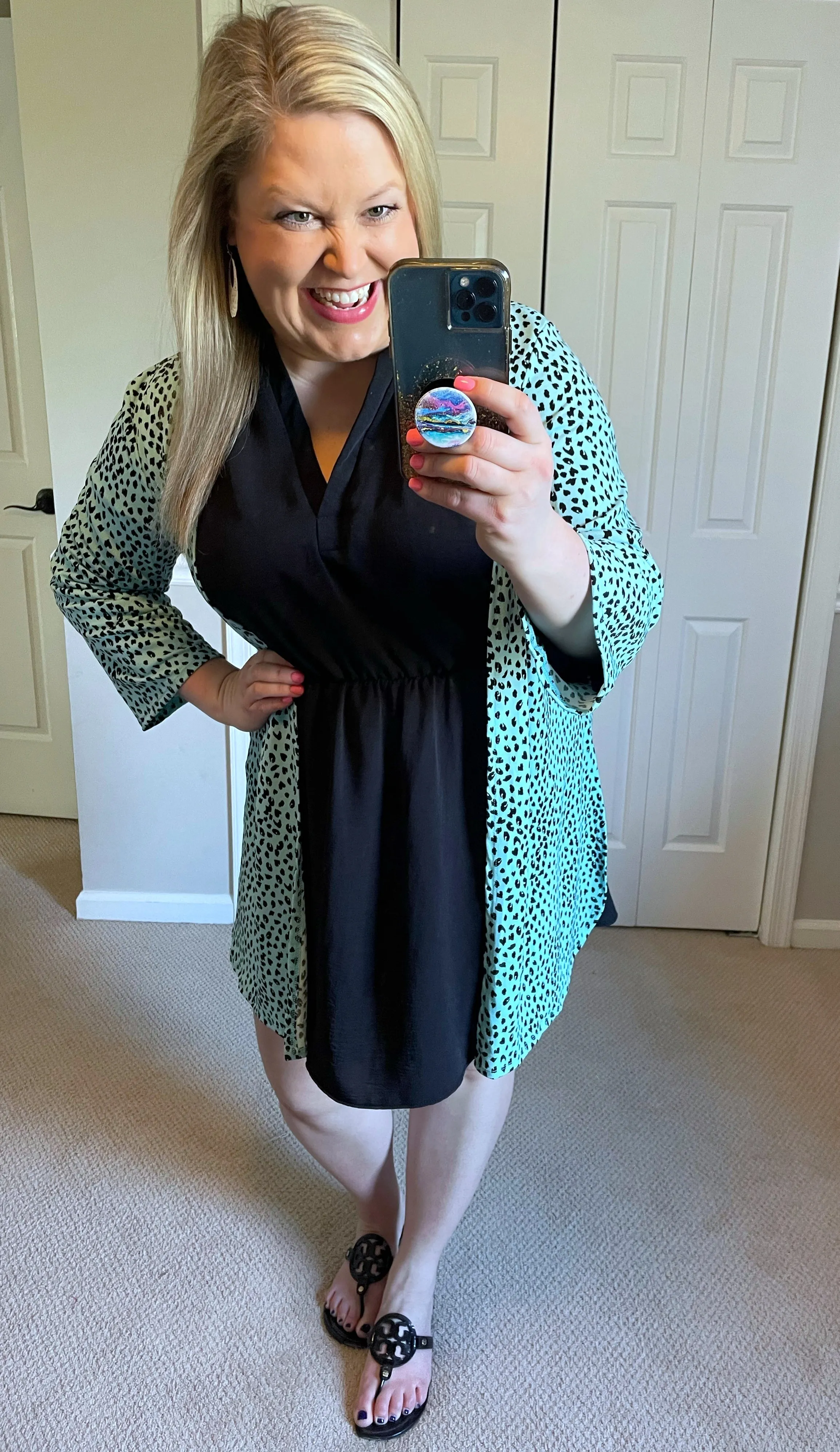 Lightweight Dalmatian Cardigan with Side Slits in Mint