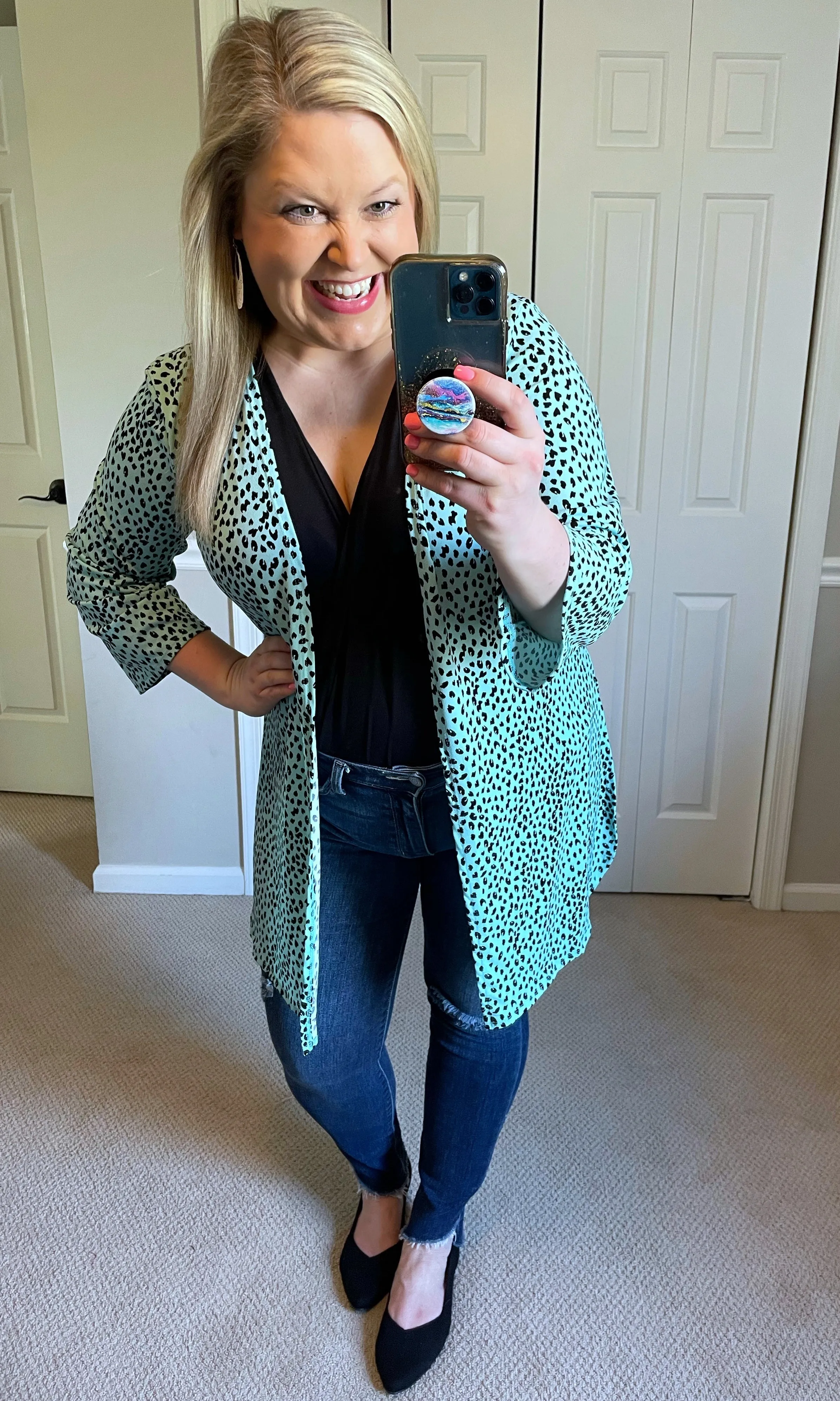 Lightweight Dalmatian Cardigan with Side Slits in Mint