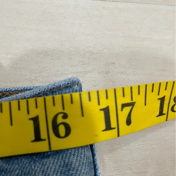 Madewell Women's 30 The Perfect Vintage Jean Distressed Crop High Rise NC328