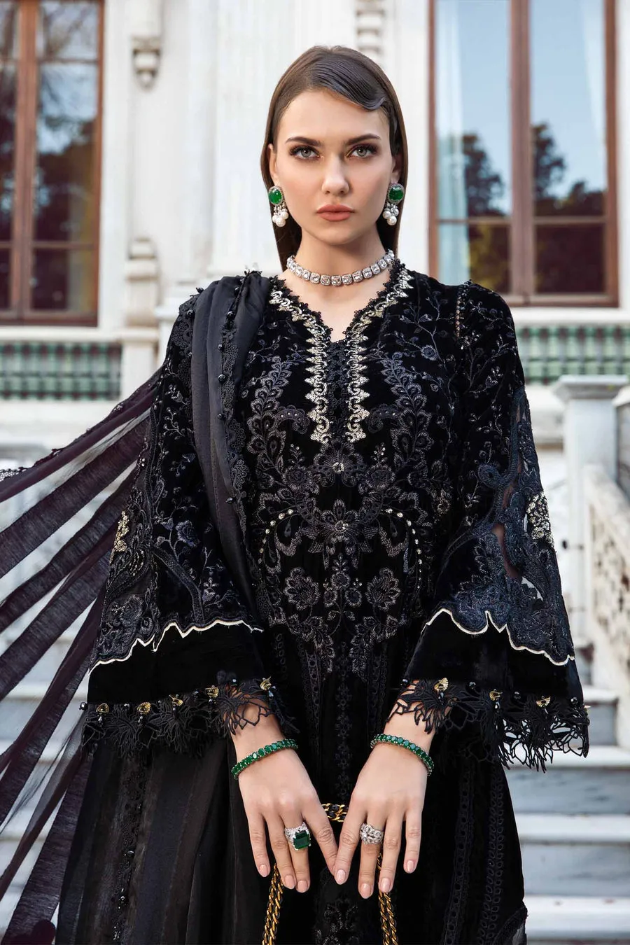 Maria.B | Linen Collection '23 | Black and goldDL-1111