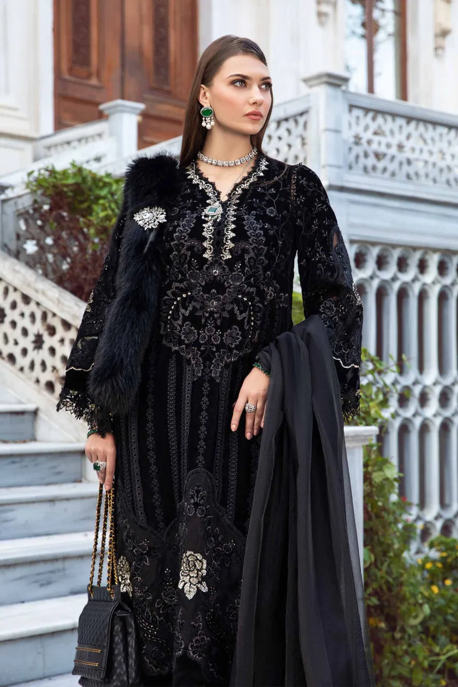 Maria.B | Linen Collection '23 | Black and goldDL-1111