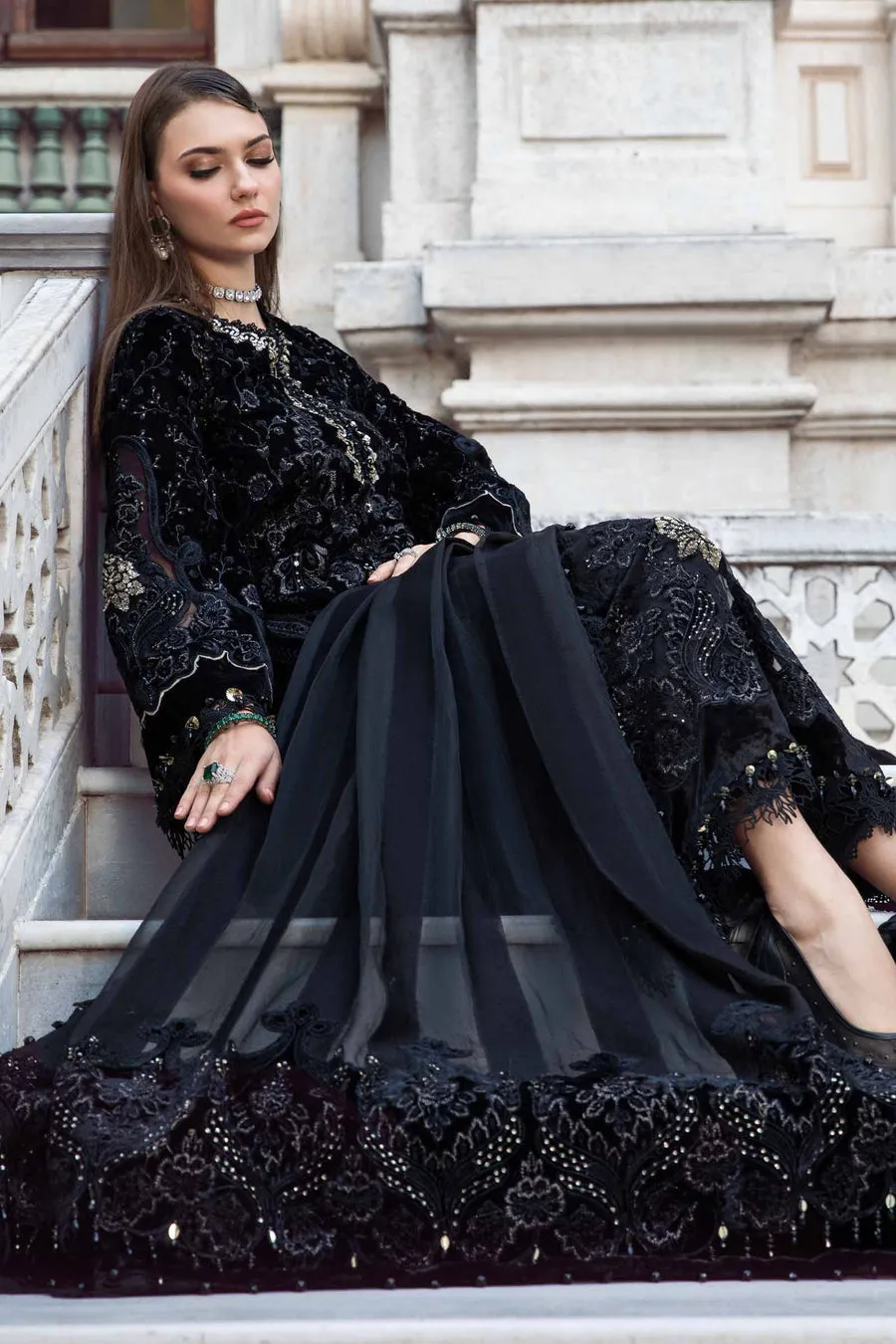 Maria.B | Linen Collection '23 | Black and goldDL-1111