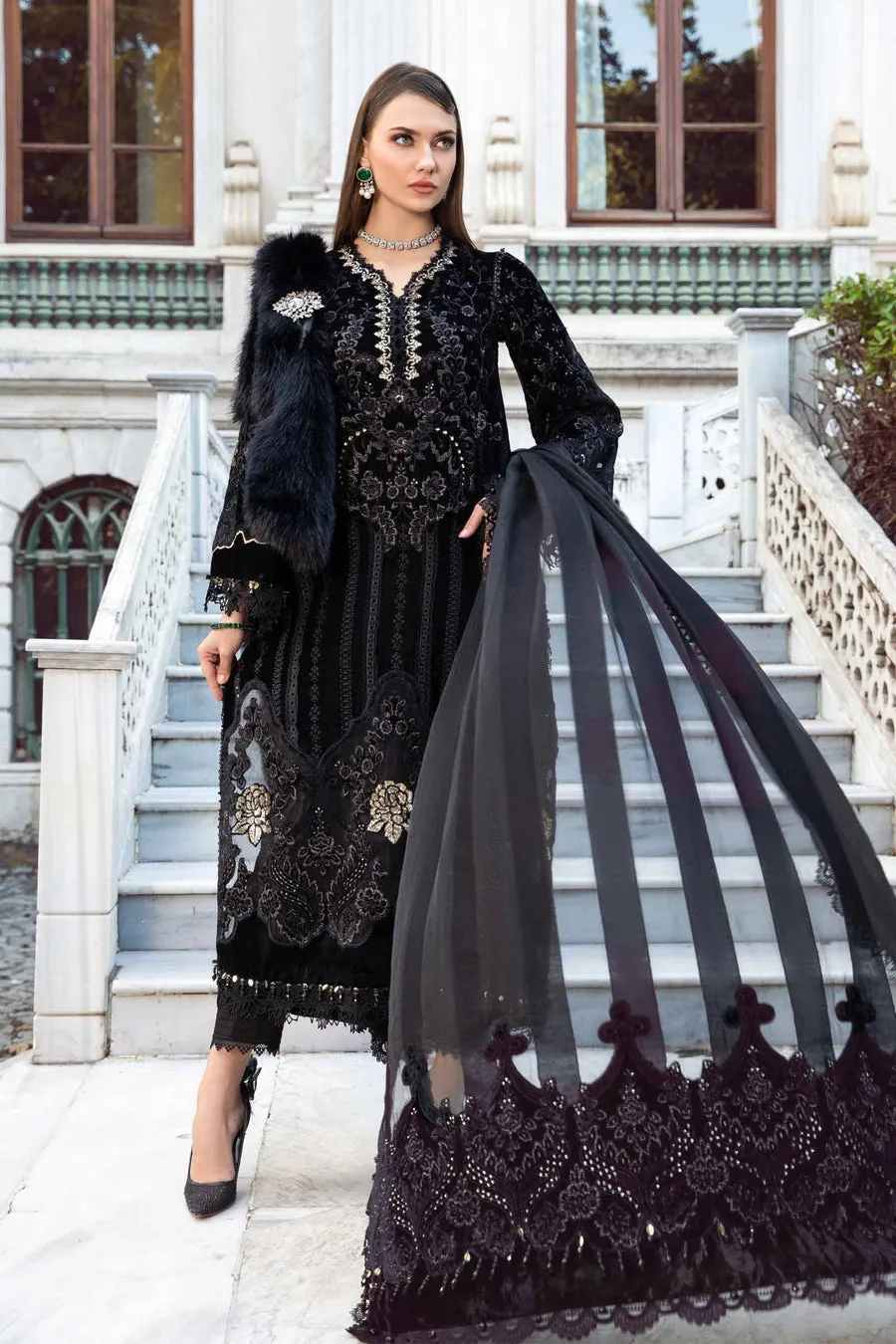 Maria.B | Linen Collection '23 | Black and goldDL-1111