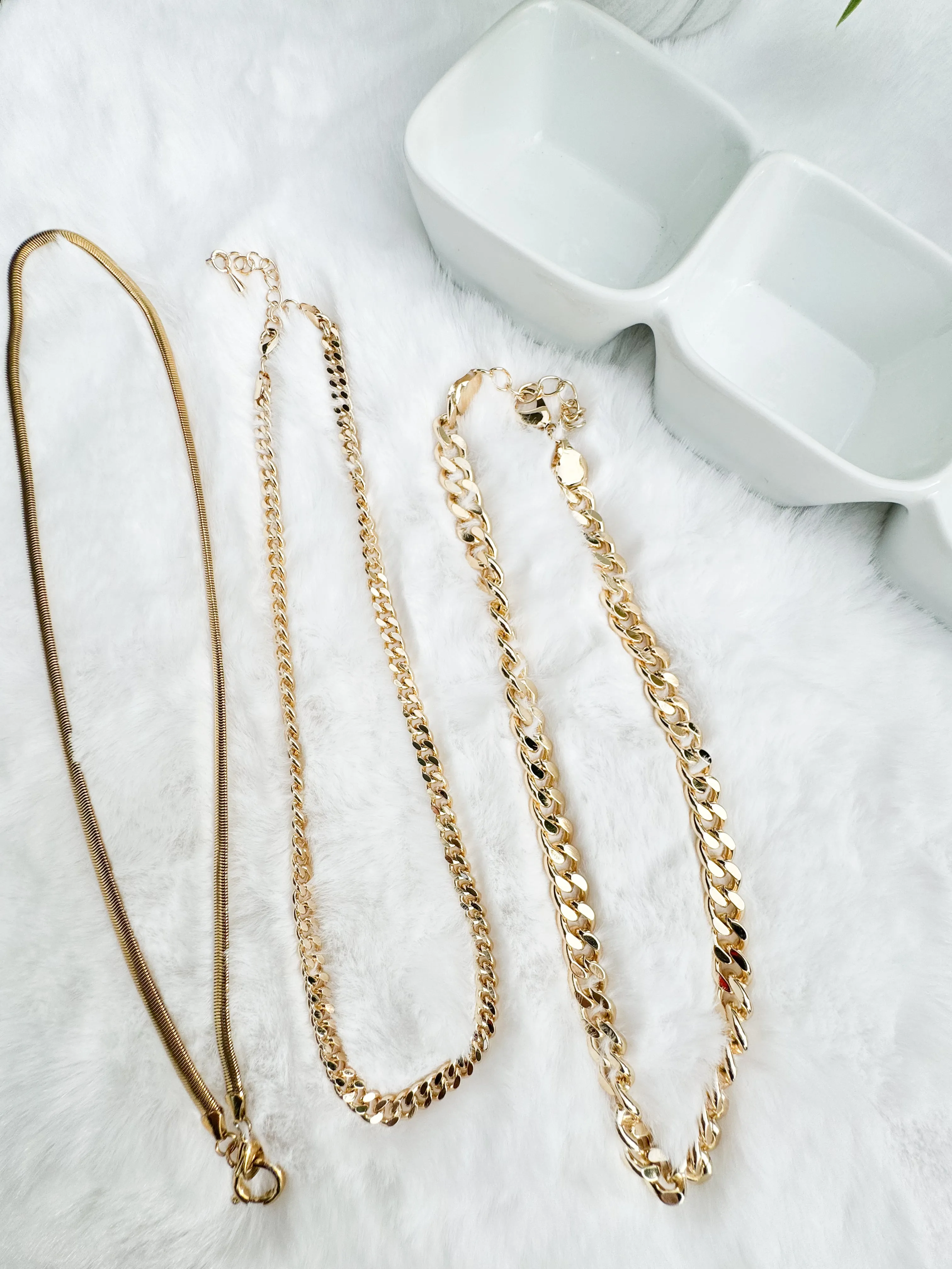 Mary necklace