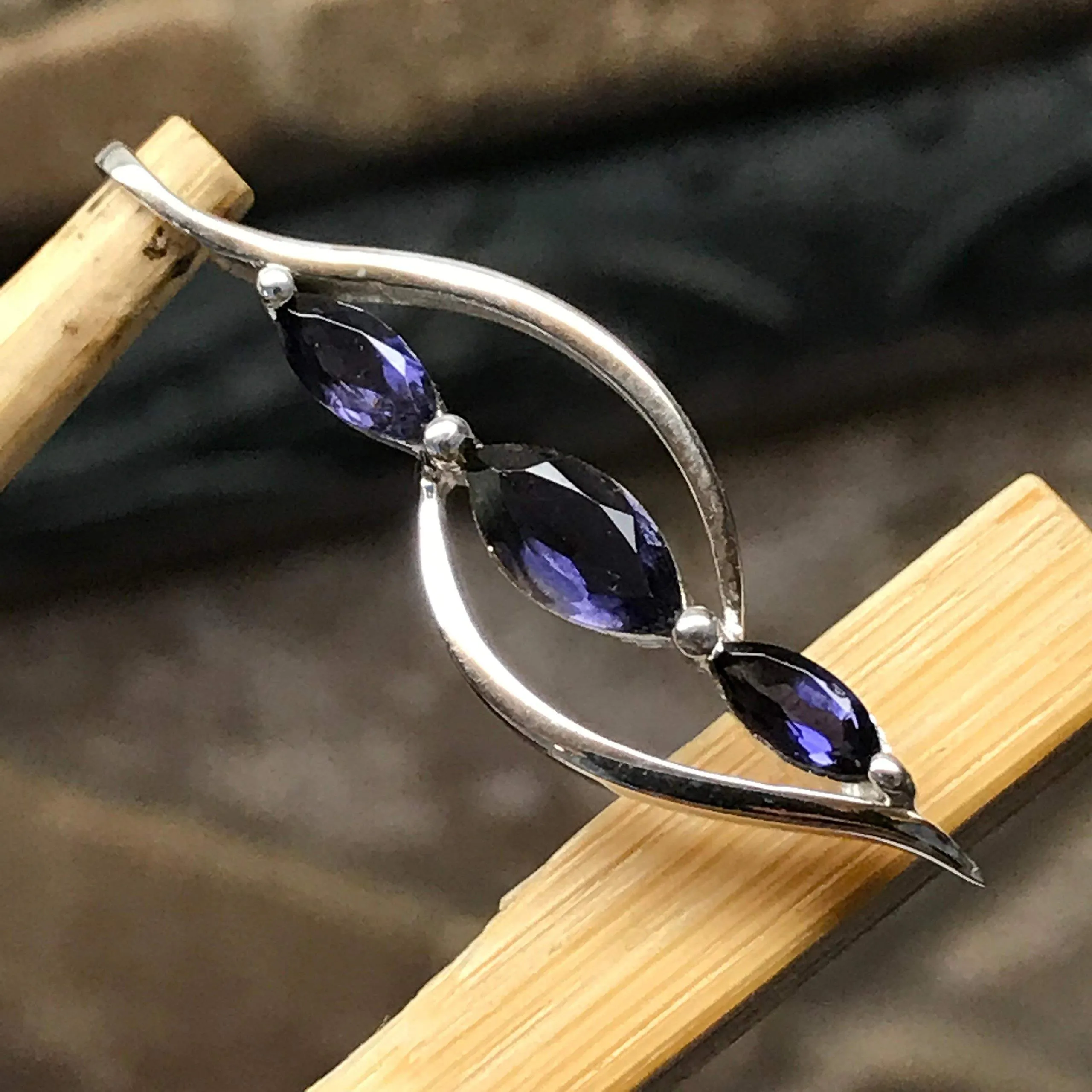 Natural 1.5ct Iolite 925 Solid Sterling Silver Pendant 32mm