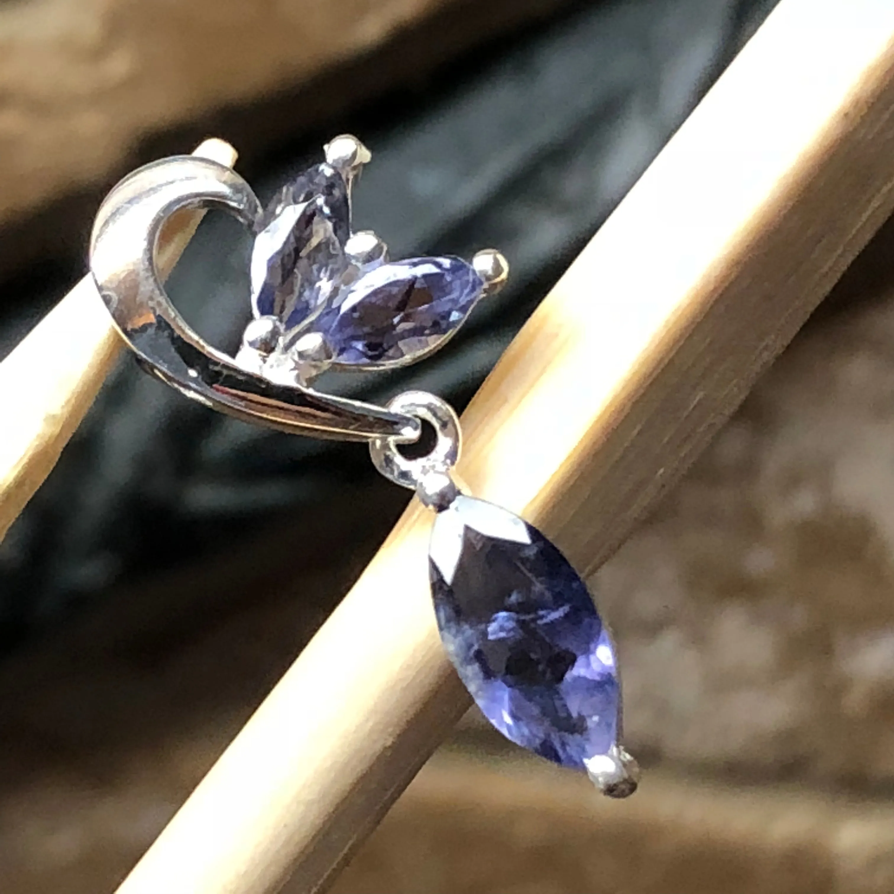 Natural 1ct Iolite 925 Solid Sterling Silver Pendant 22mm