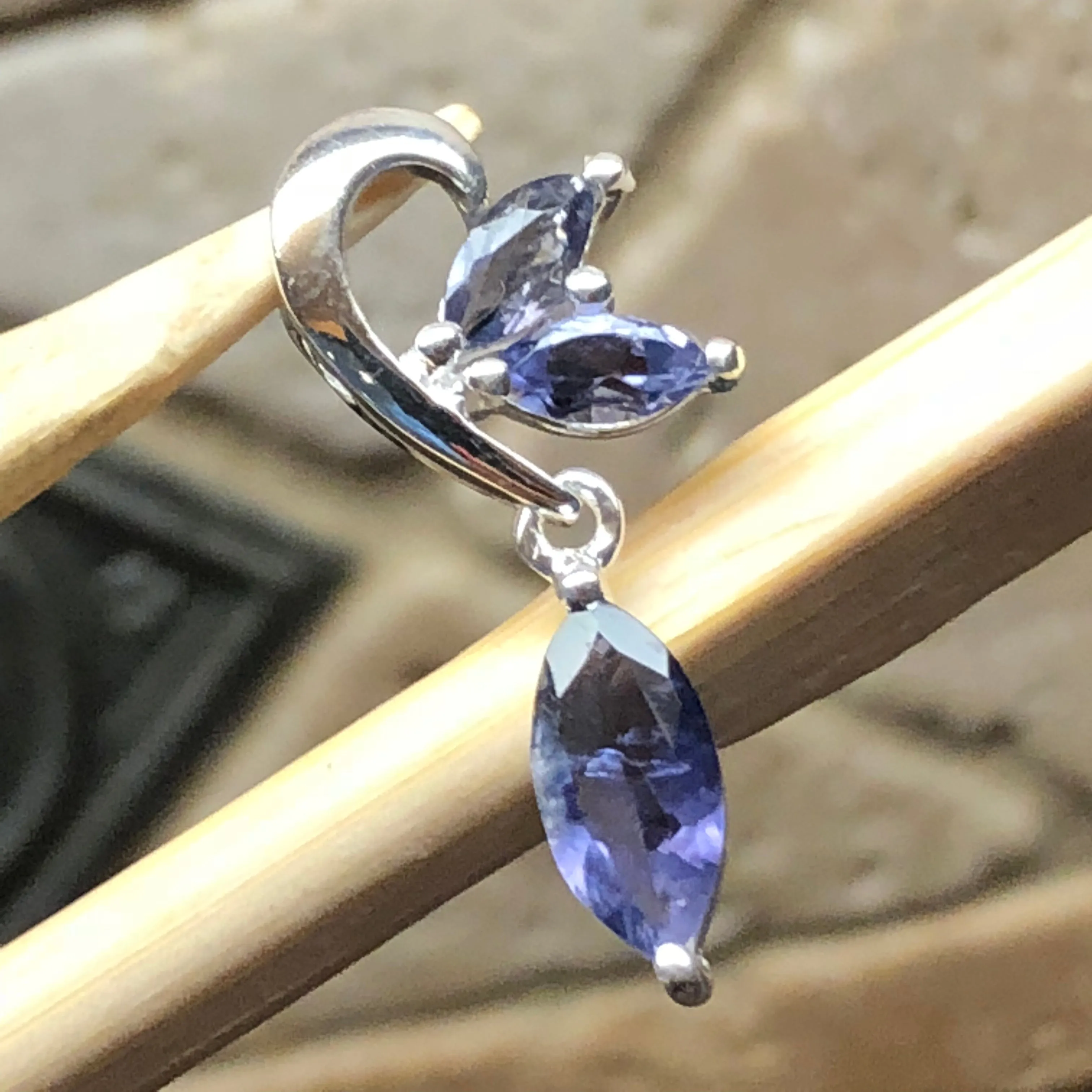 Natural 1ct Iolite 925 Solid Sterling Silver Pendant 22mm