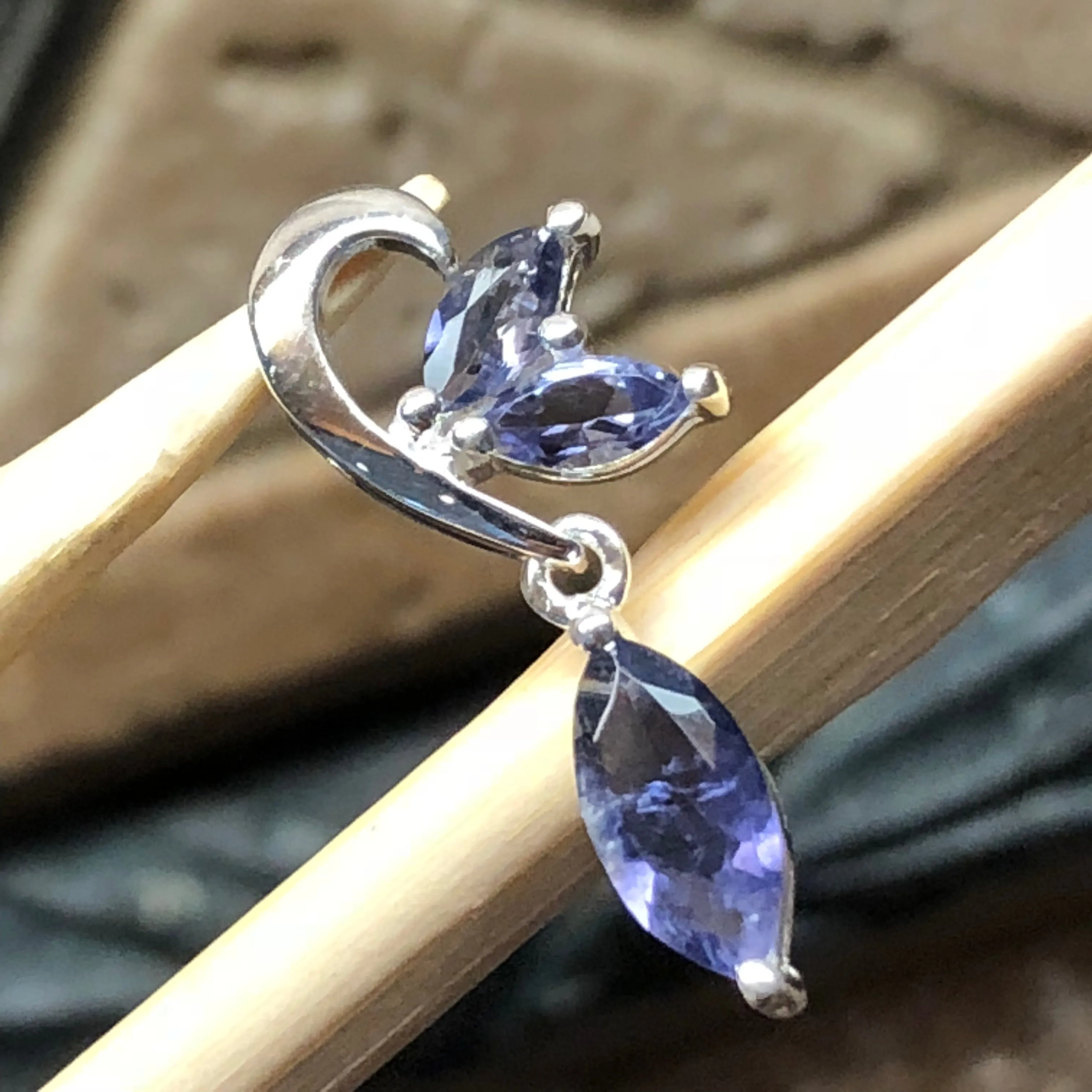 Natural 1ct Iolite 925 Solid Sterling Silver Pendant 22mm