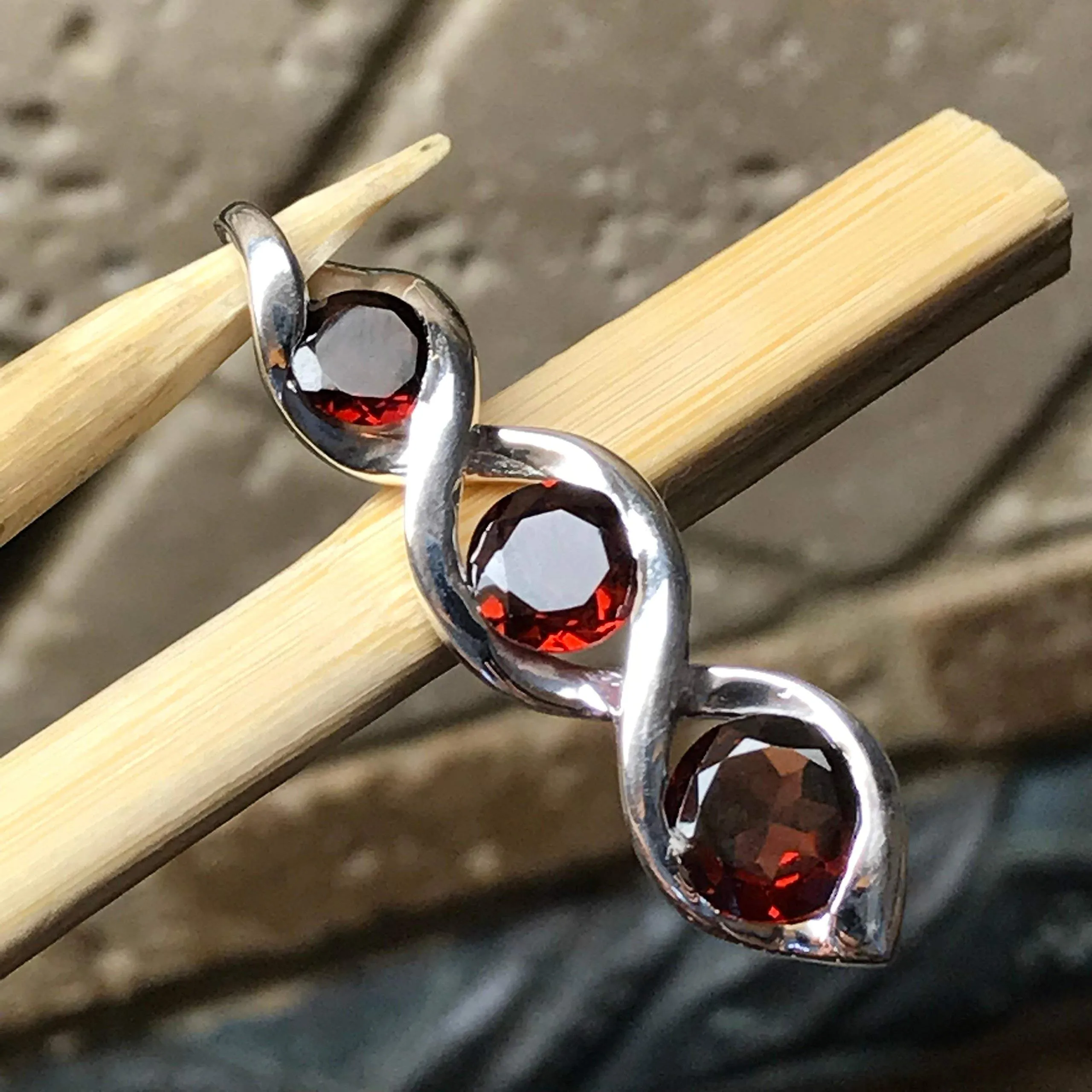 Natural 2.5ct Pyrope Garnet 925 Solid Sterling Silver Pendant 28mm
