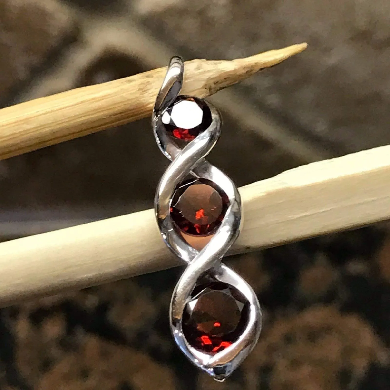 Natural 2.5ct Pyrope Garnet 925 Solid Sterling Silver Pendant 28mm