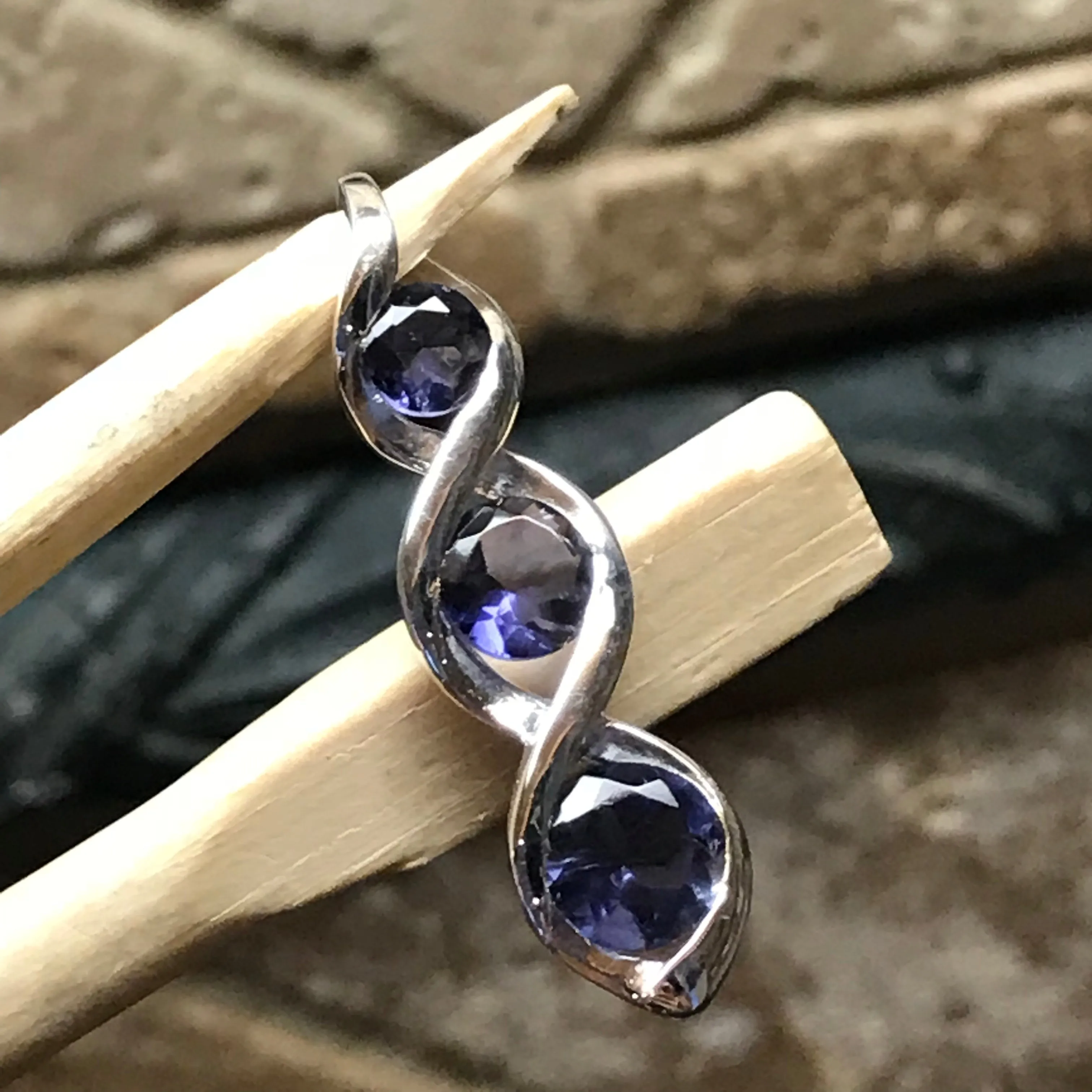 Natural 2ct Iolite 925 Solid Sterling Silver Pendant 28mm