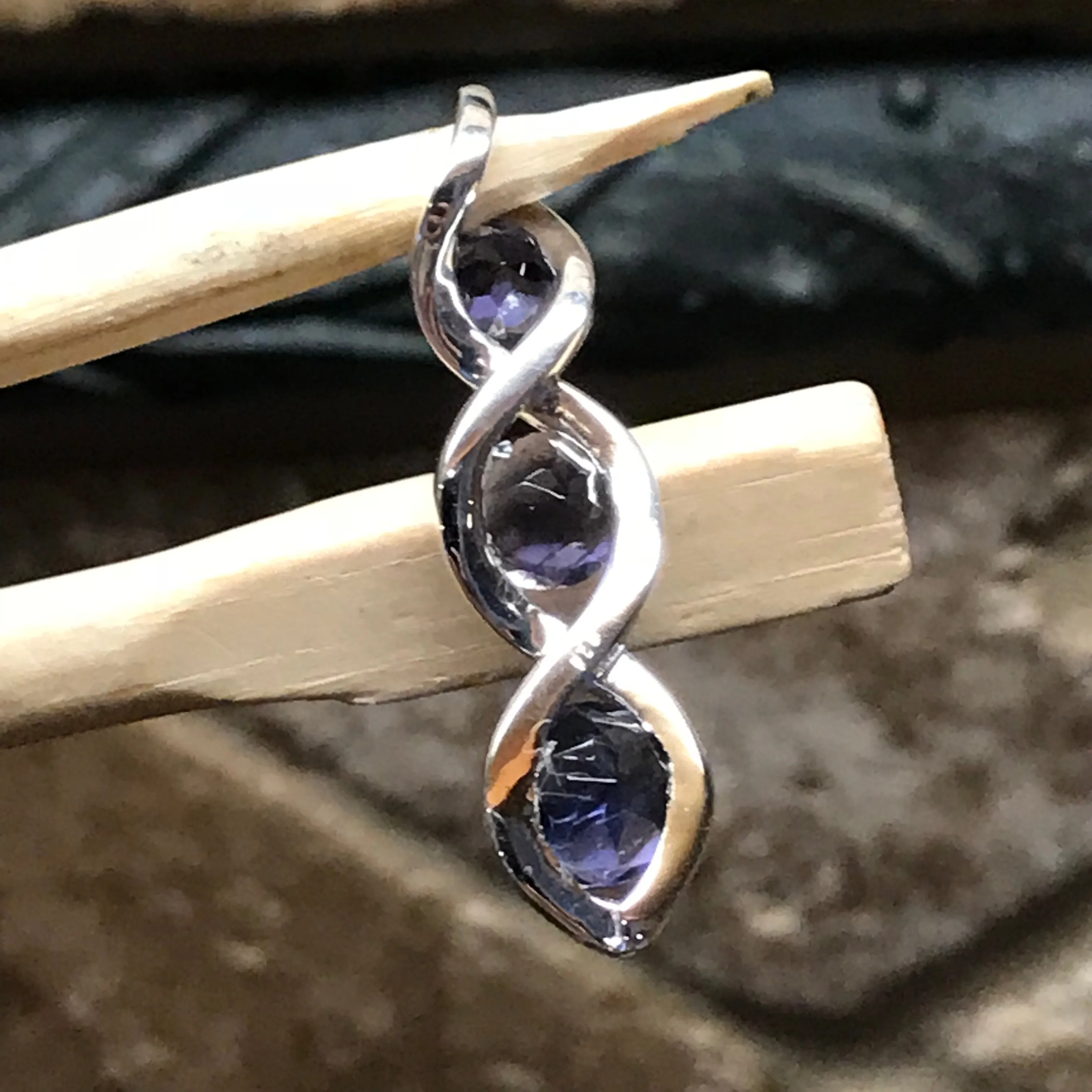Natural 2ct Iolite 925 Solid Sterling Silver Pendant 28mm