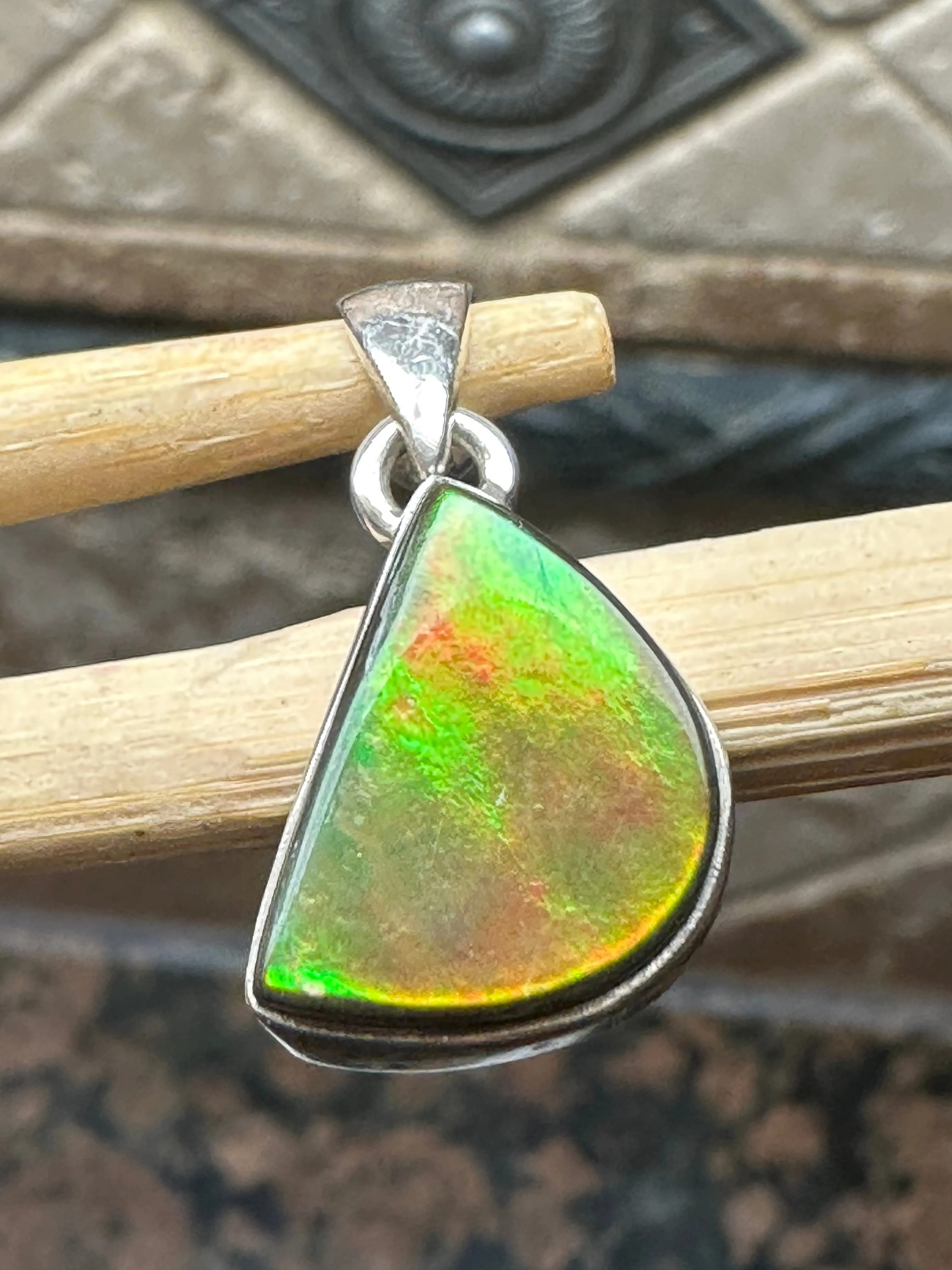 Natural Canadian Ammolite 925 Solid Sterling Silver Pendant 22mm