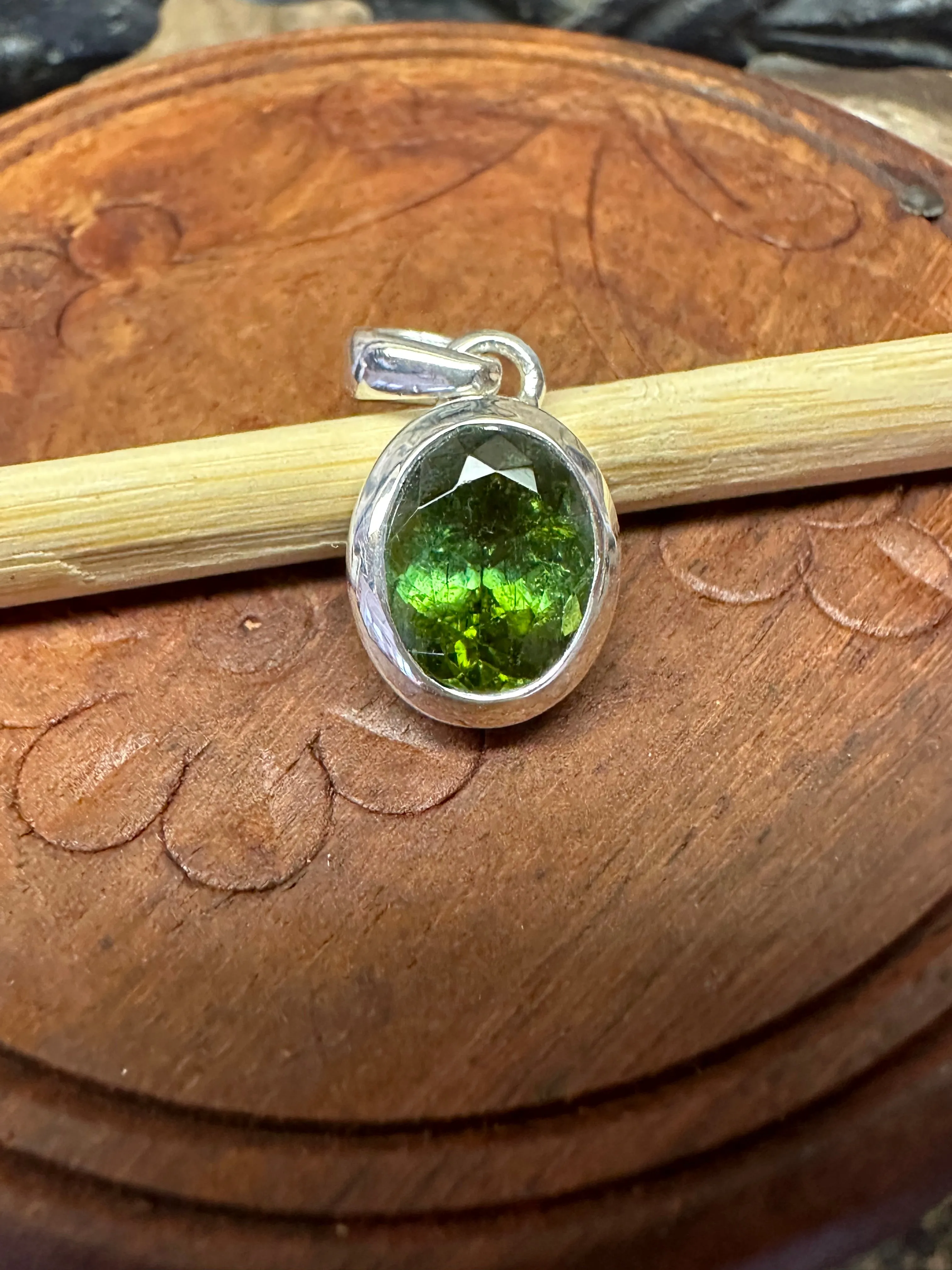 Natural Green Tourmaline 925 Solid Sterling Silver Pendant 20mm