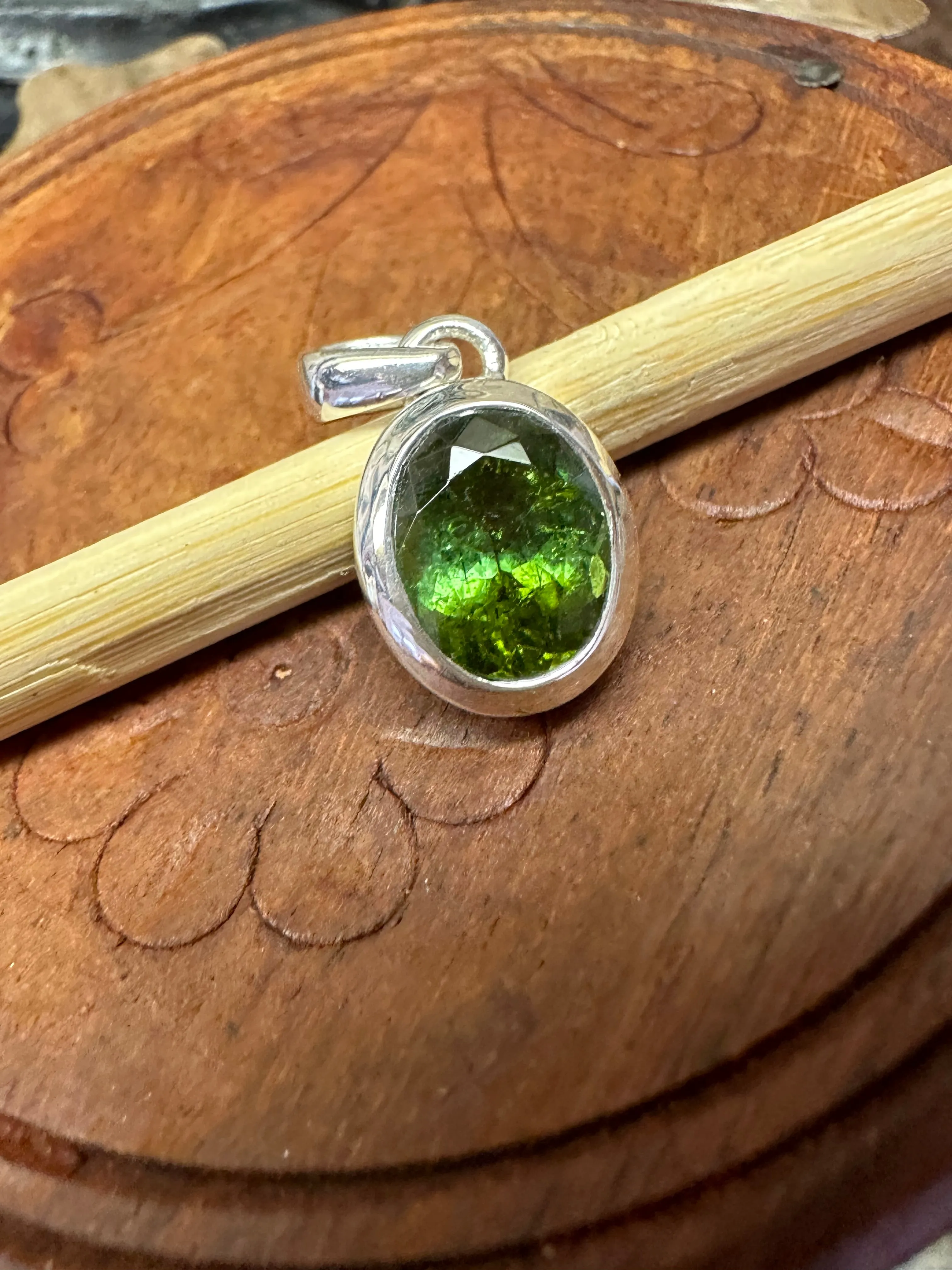 Natural Green Tourmaline 925 Solid Sterling Silver Pendant 20mm